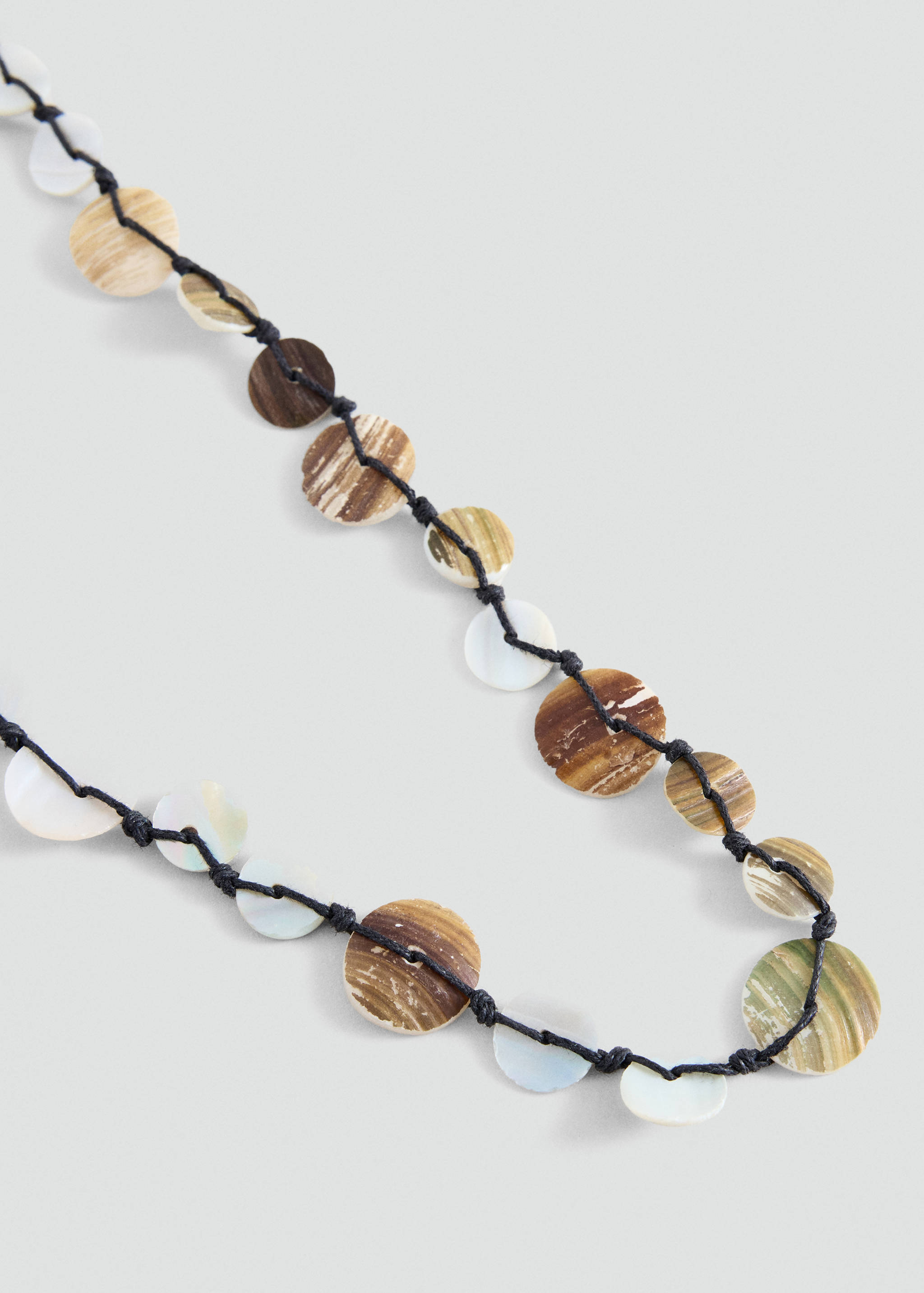 Necklace with shell accents - Medium plane
