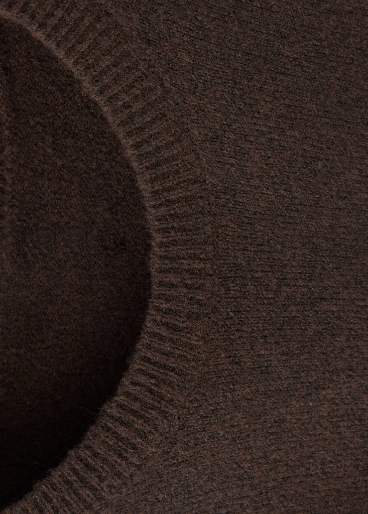 Ribbed neck sweater — Brown