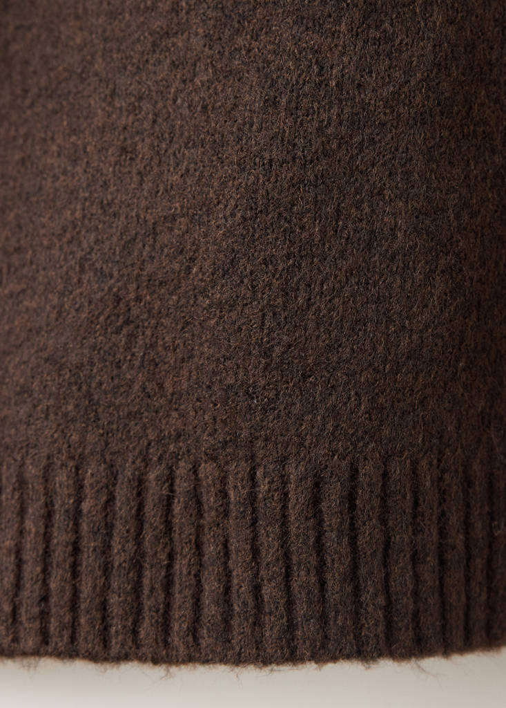 Ribbed neck sweater — Brown