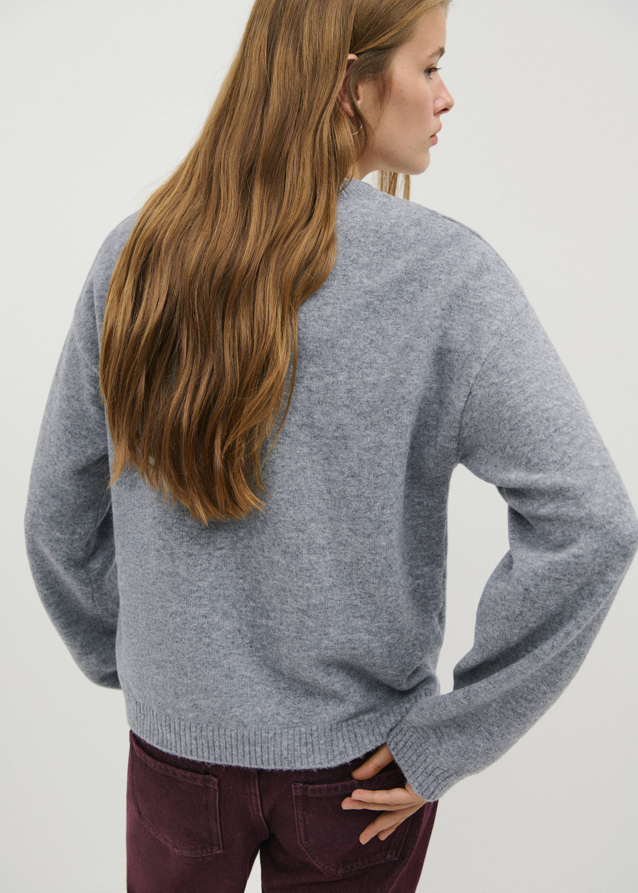 Ribbed neck sweater - Reverse of the article