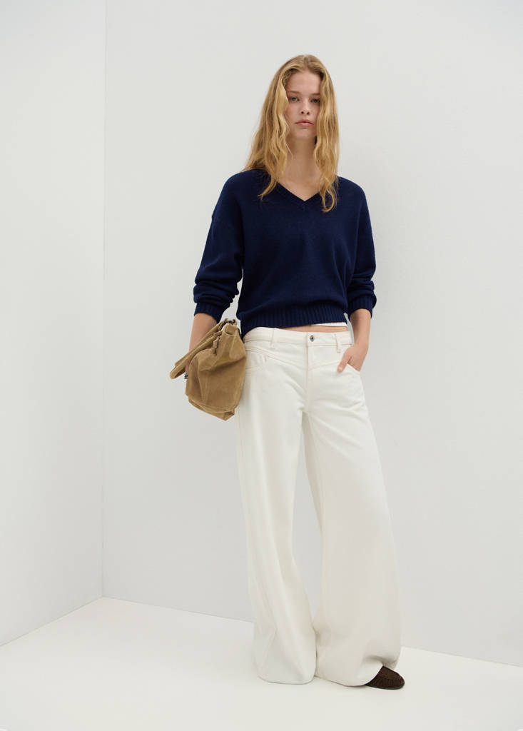 V-neck sweater — Navy