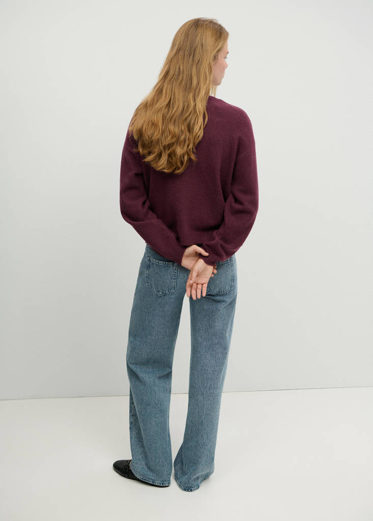 Ribbed neck sweater — Burgundy