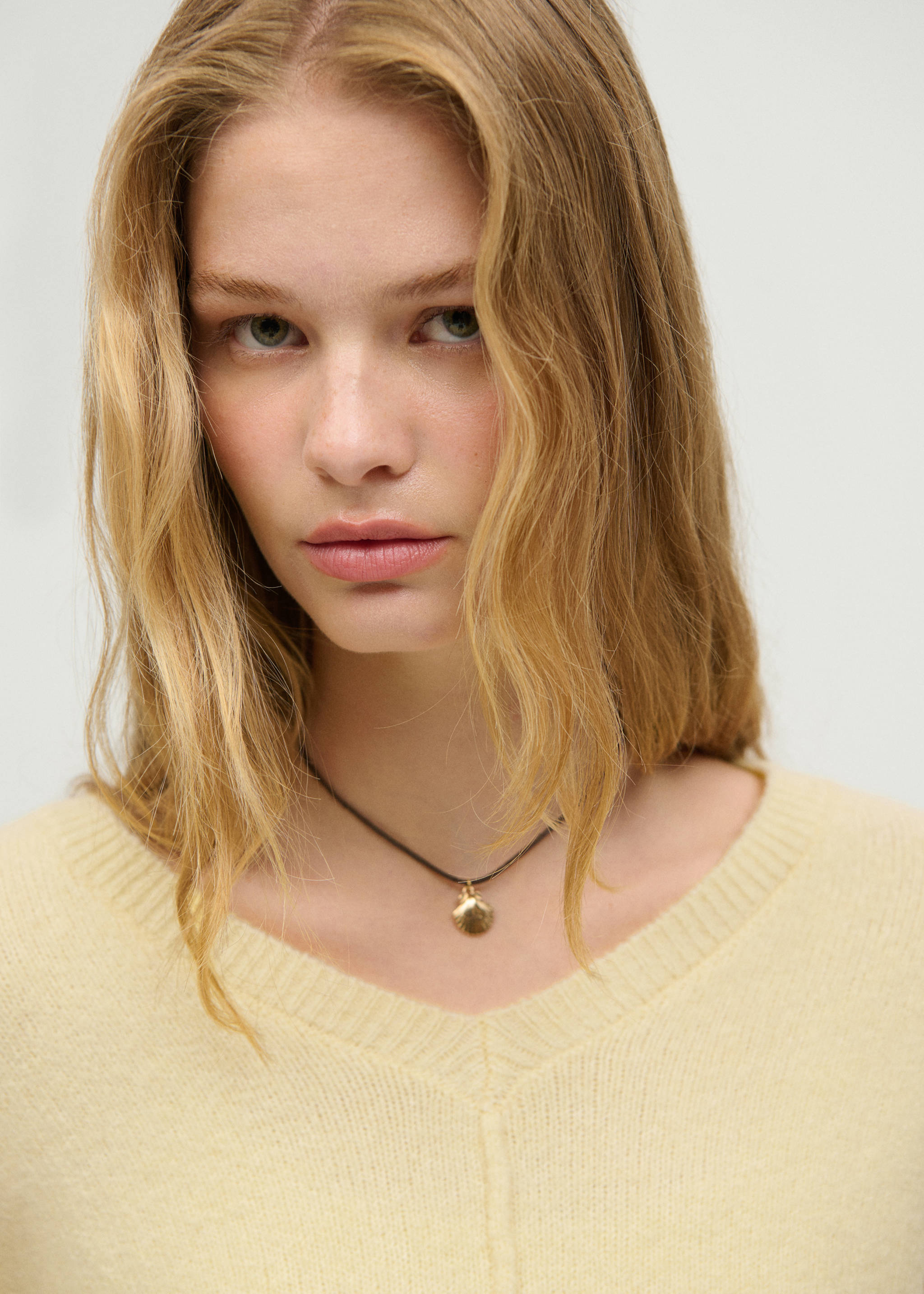 Sweater with seam detail - Details of the article 1