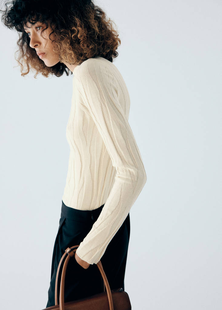 Fitted textured sweater — Ecru