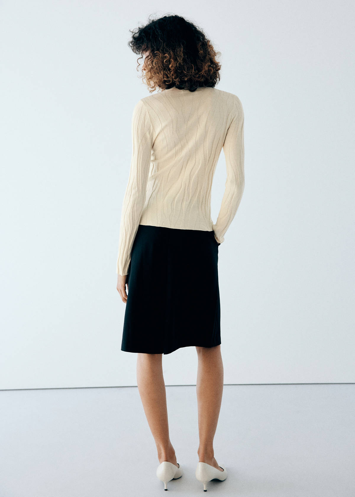 Fitted textured sweater — Ecru