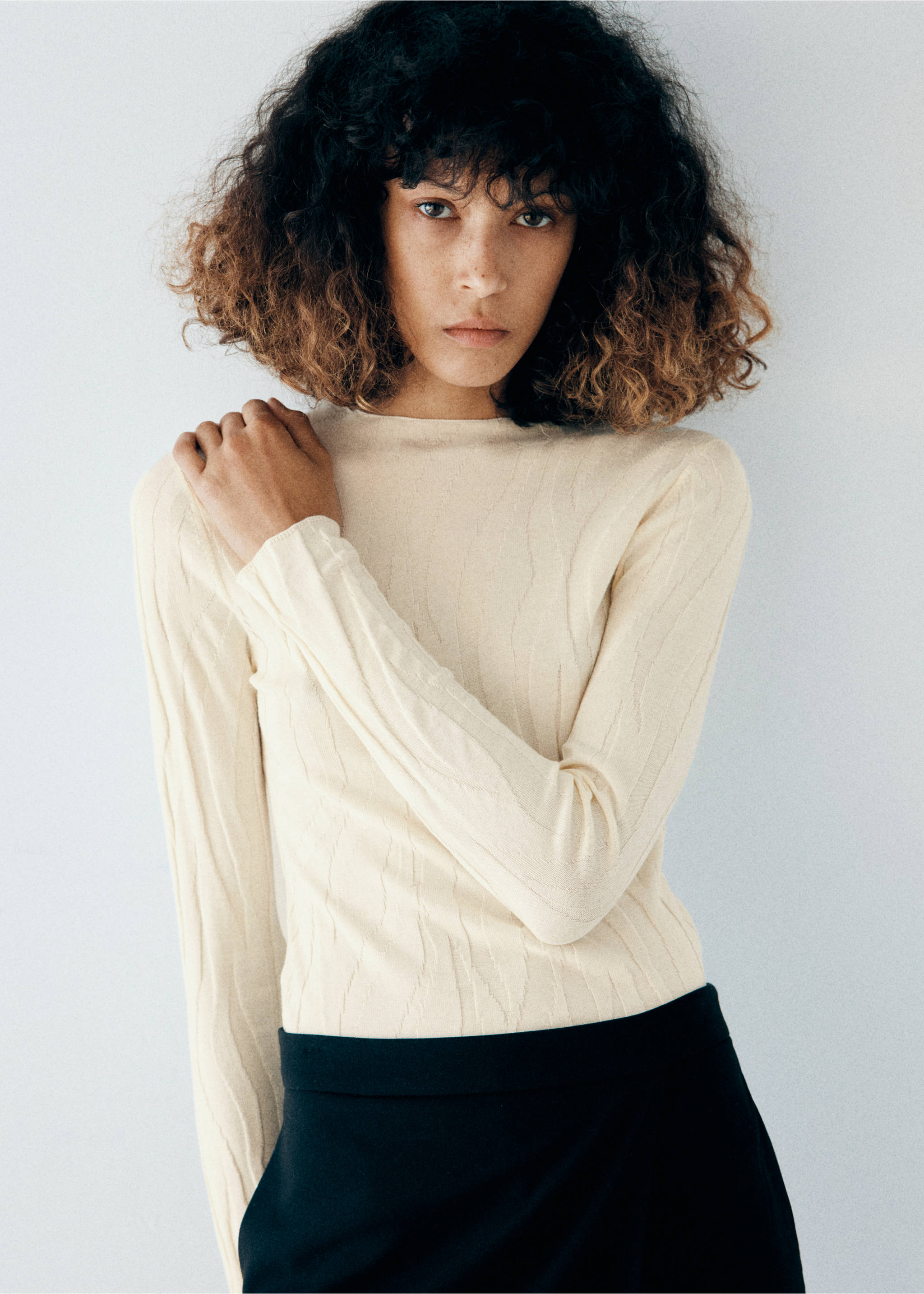 Fitted wavy-effect sweater - Details of the article 1, Ecru. Ref: 37005865-00.
