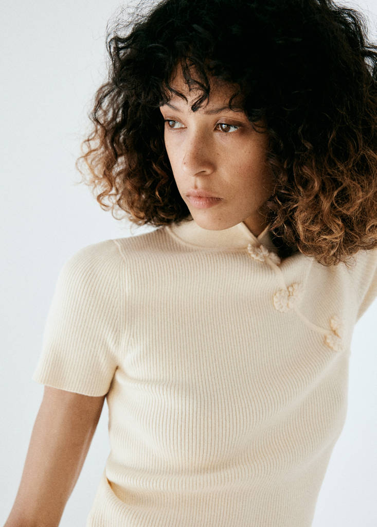 Ribbed knitted jumper with frog closures — Ecru