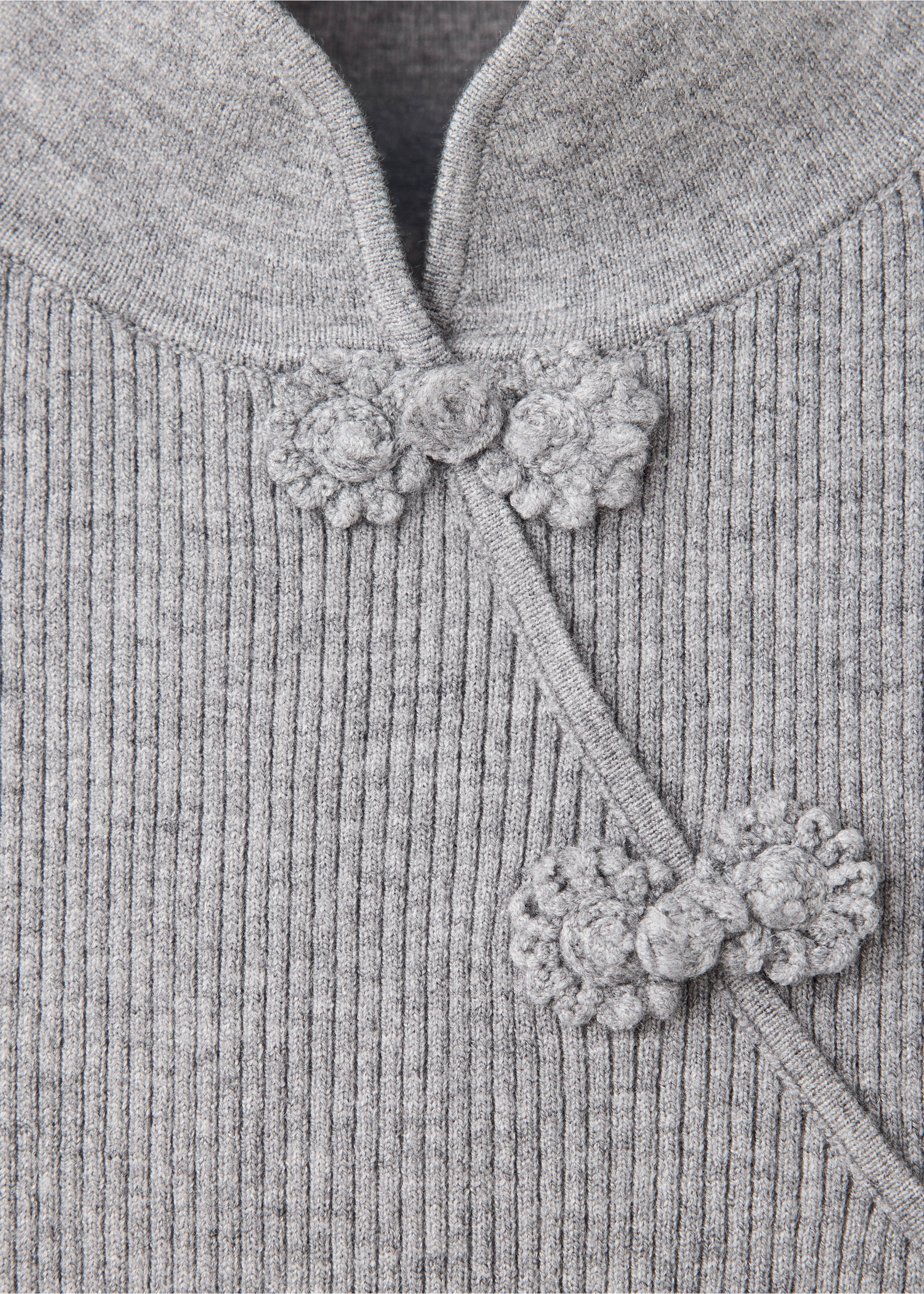 Jersey canalé alamares - Detalle del artículo 8, Gris medio vigoré. Ref: 37005866-00.