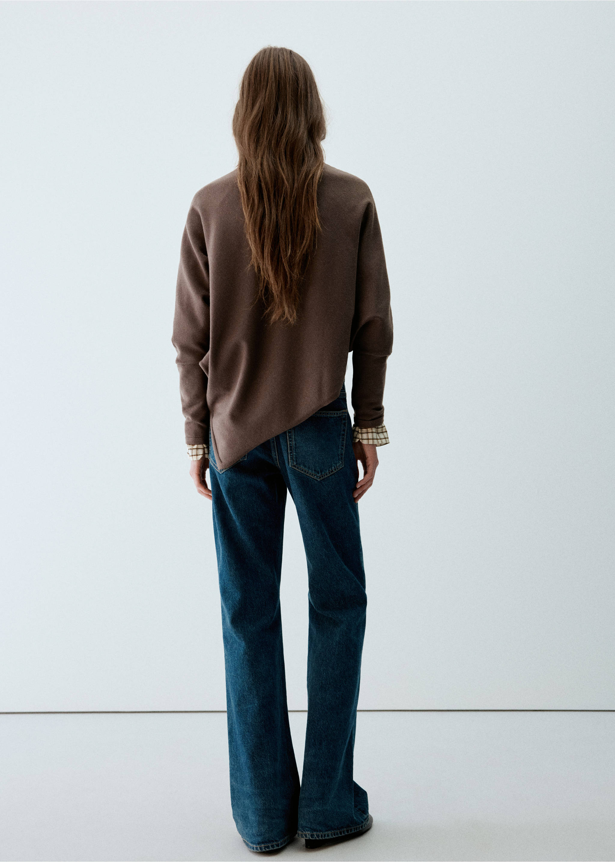 Asymmetric hem sweater - Reverse of the article, Chocolate. Ref: 37005879-00.