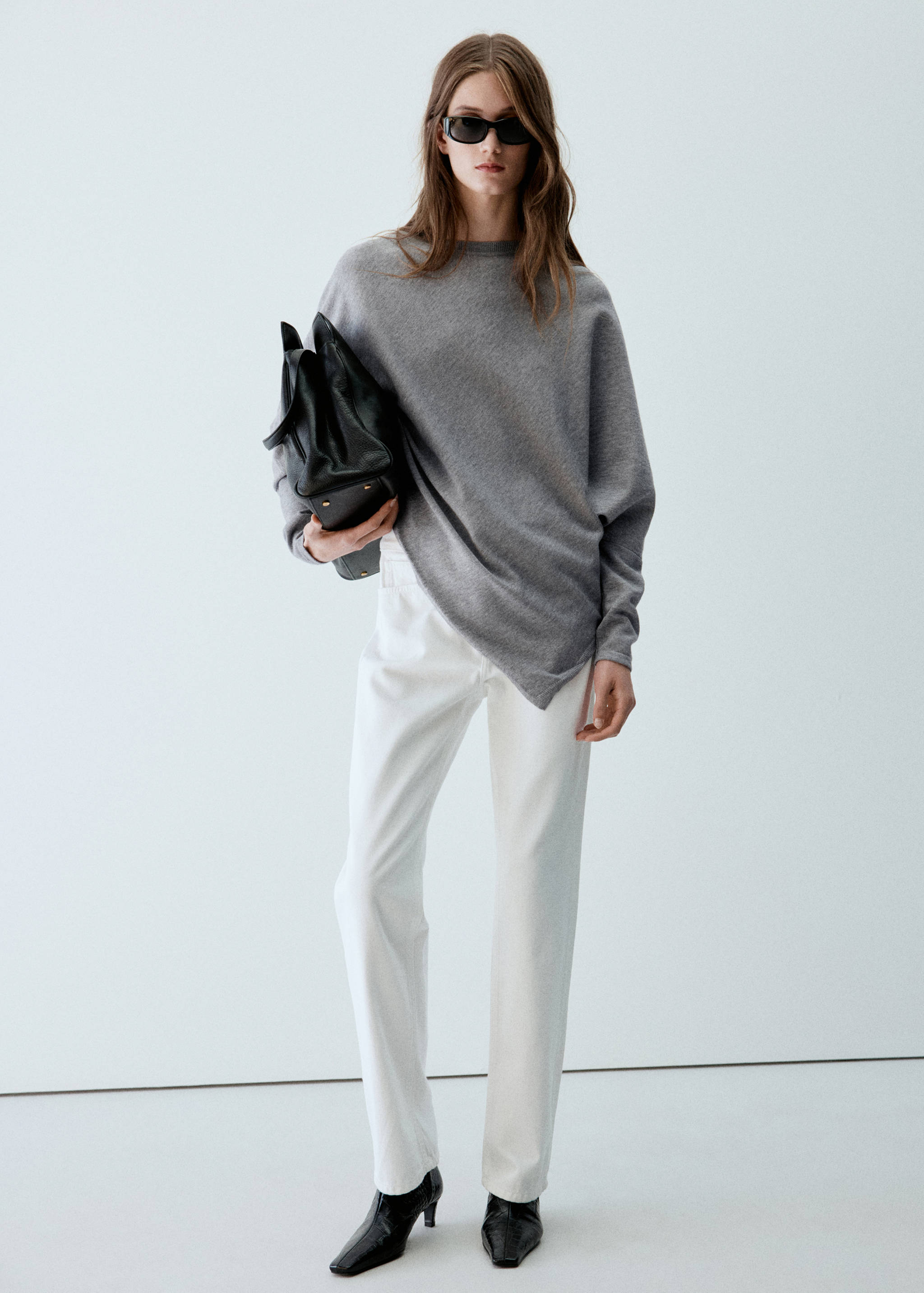 Asymmetric hem sweater - General plane