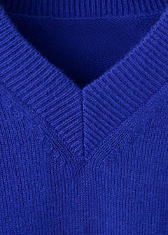 V-neck knit sweater — Vibrant blue 9