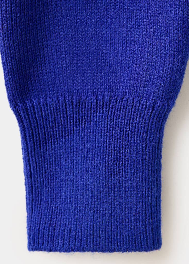 V-neck knit sweater — Vibrant blue