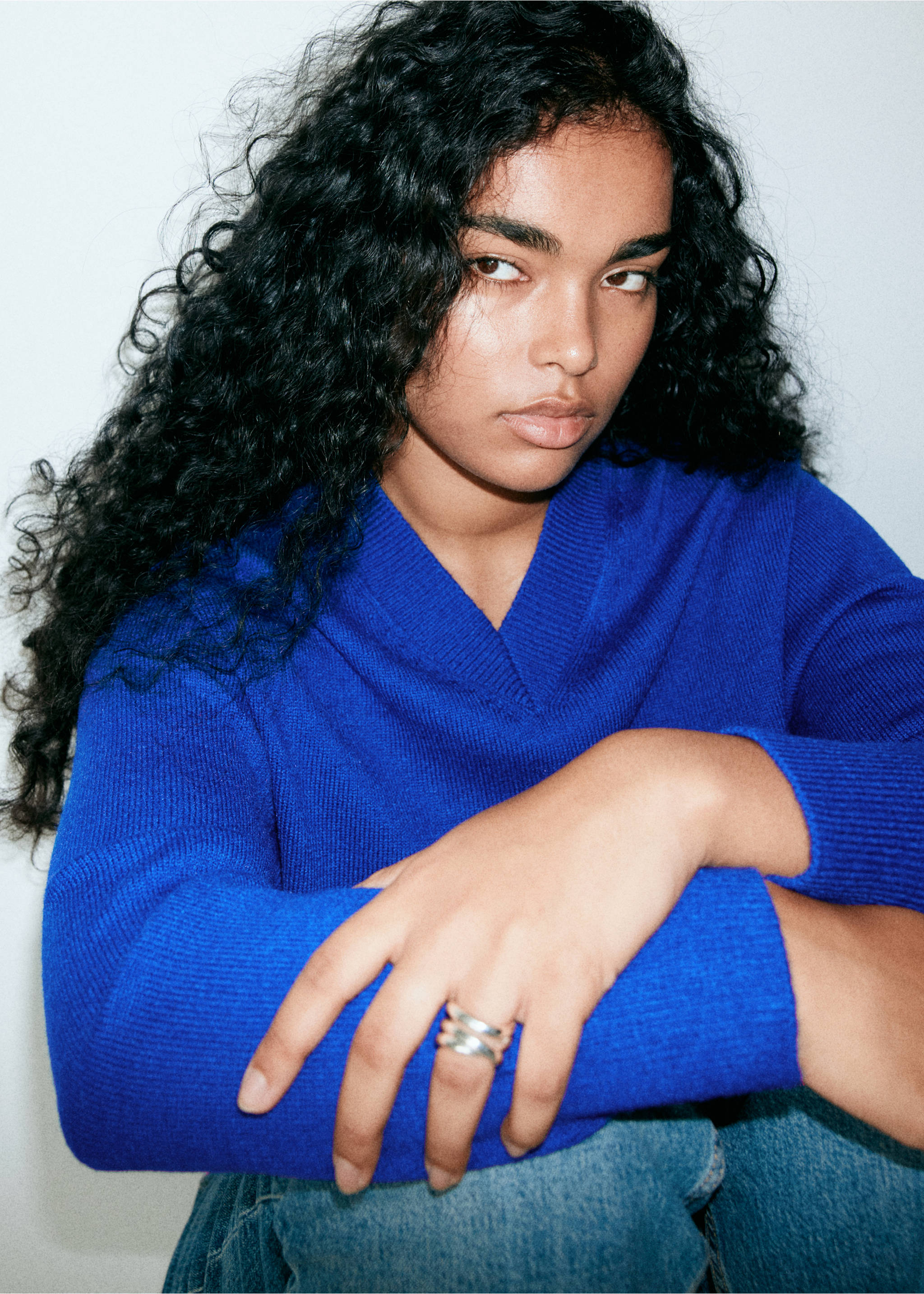 Vibrant blue V-neck jersey worn in a close-up portrait., Vibrant blue. Ref: 37005883-00.