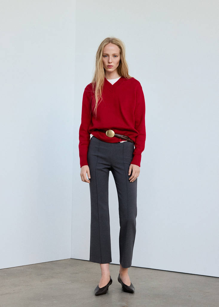 V-neck knit sweater — Red