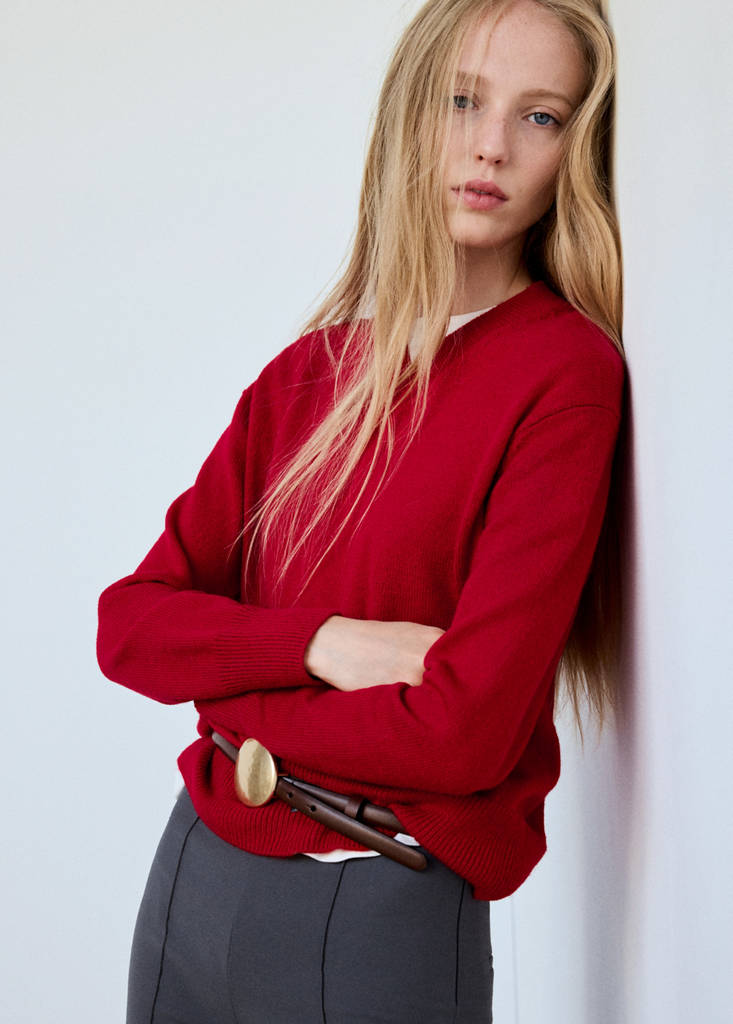 V-neck knit sweater — Red