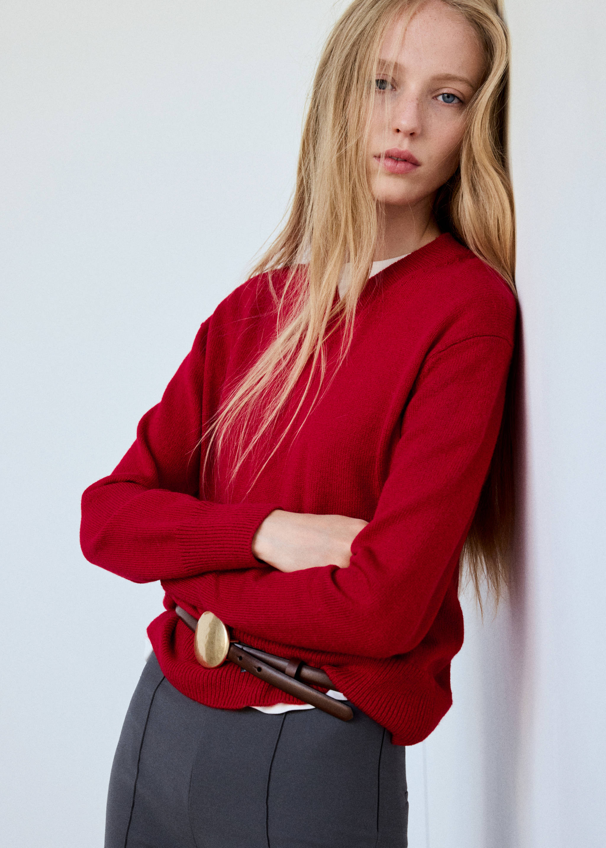 V-neck knit sweater - Medium plane