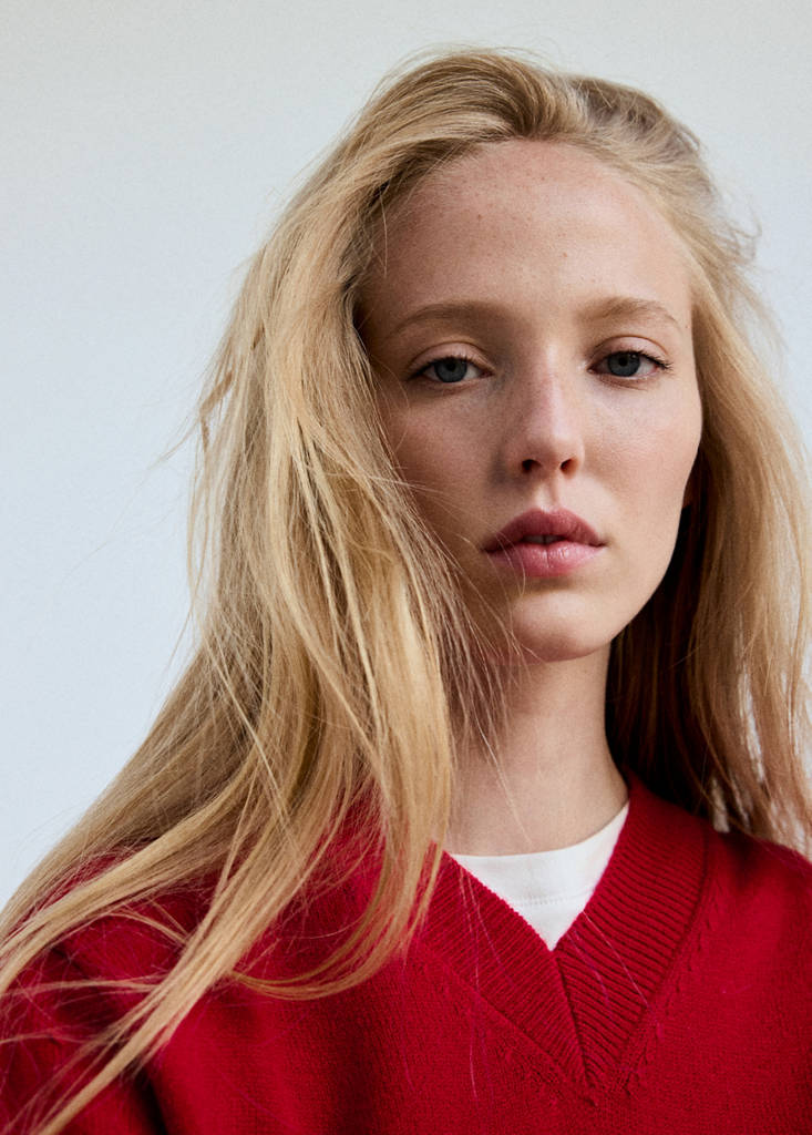 V-neck knit sweater — Red