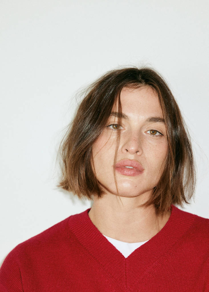 V-neck knit sweater — Red