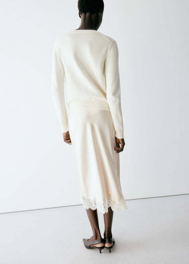 Round-neck knitted sweater — Ecru