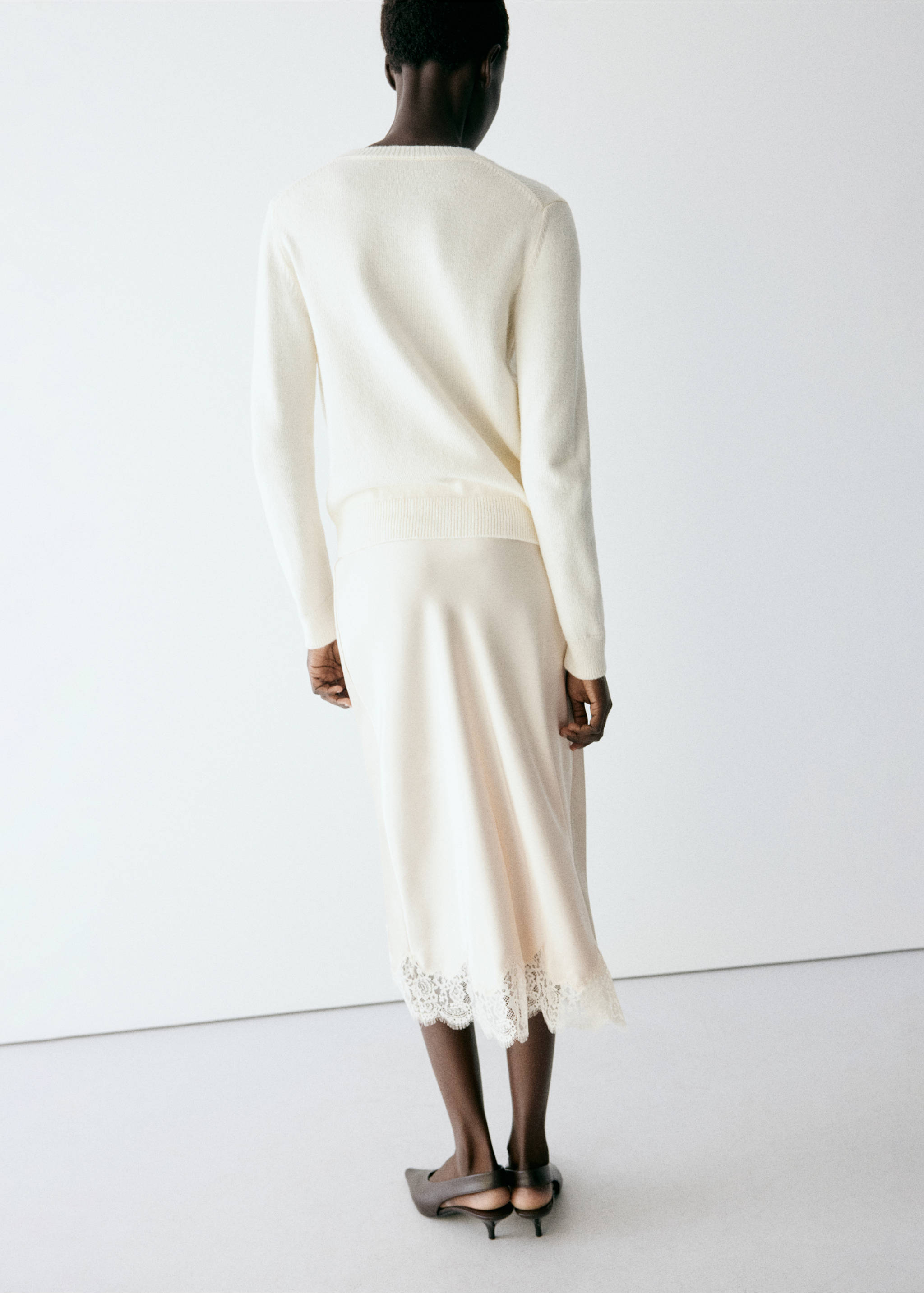 Round-neck knitted sweater - Reverse of the article, Ecru. Ref: 37005886-00.