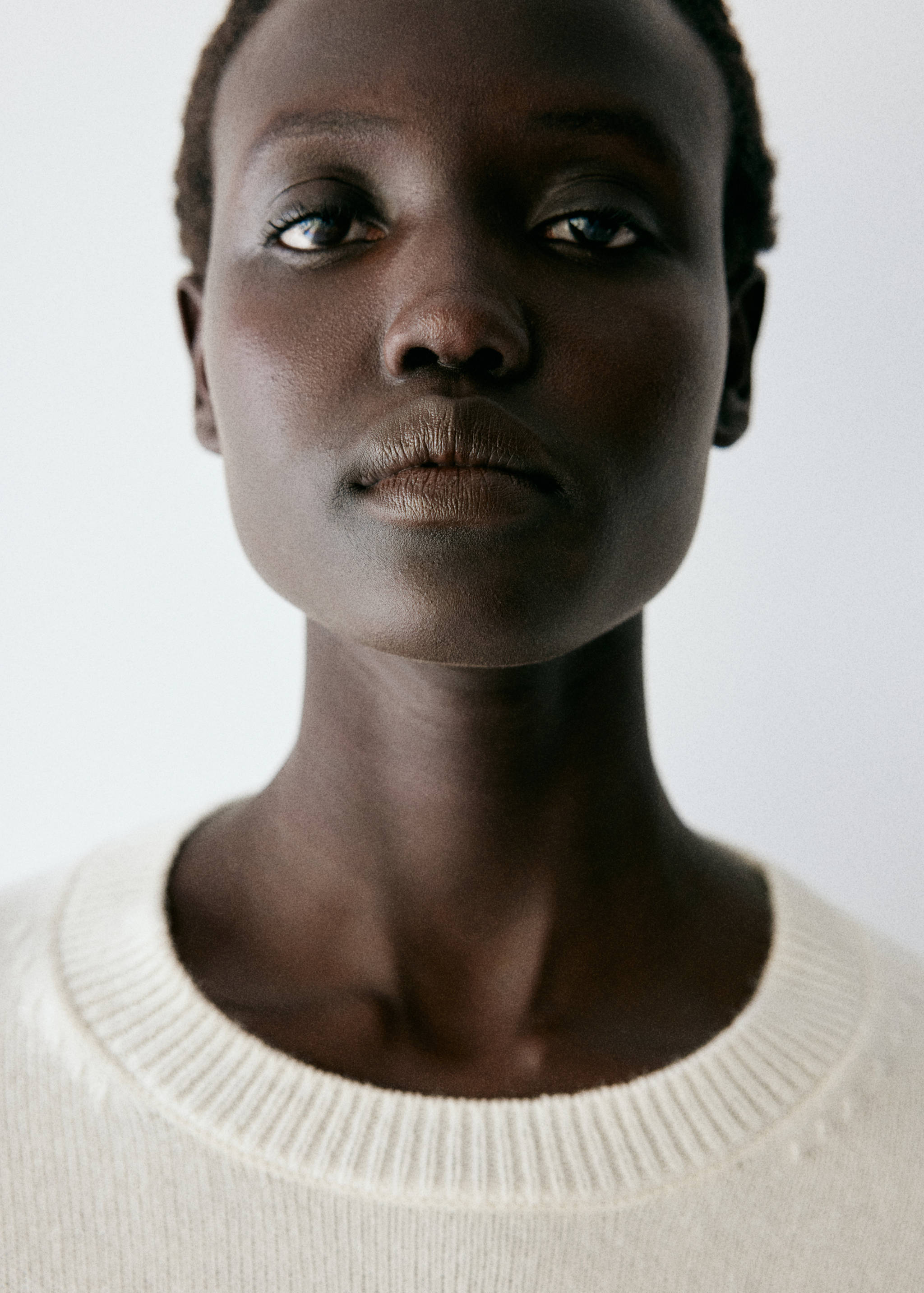 Round-neck knitted sweater - Details of the article 1