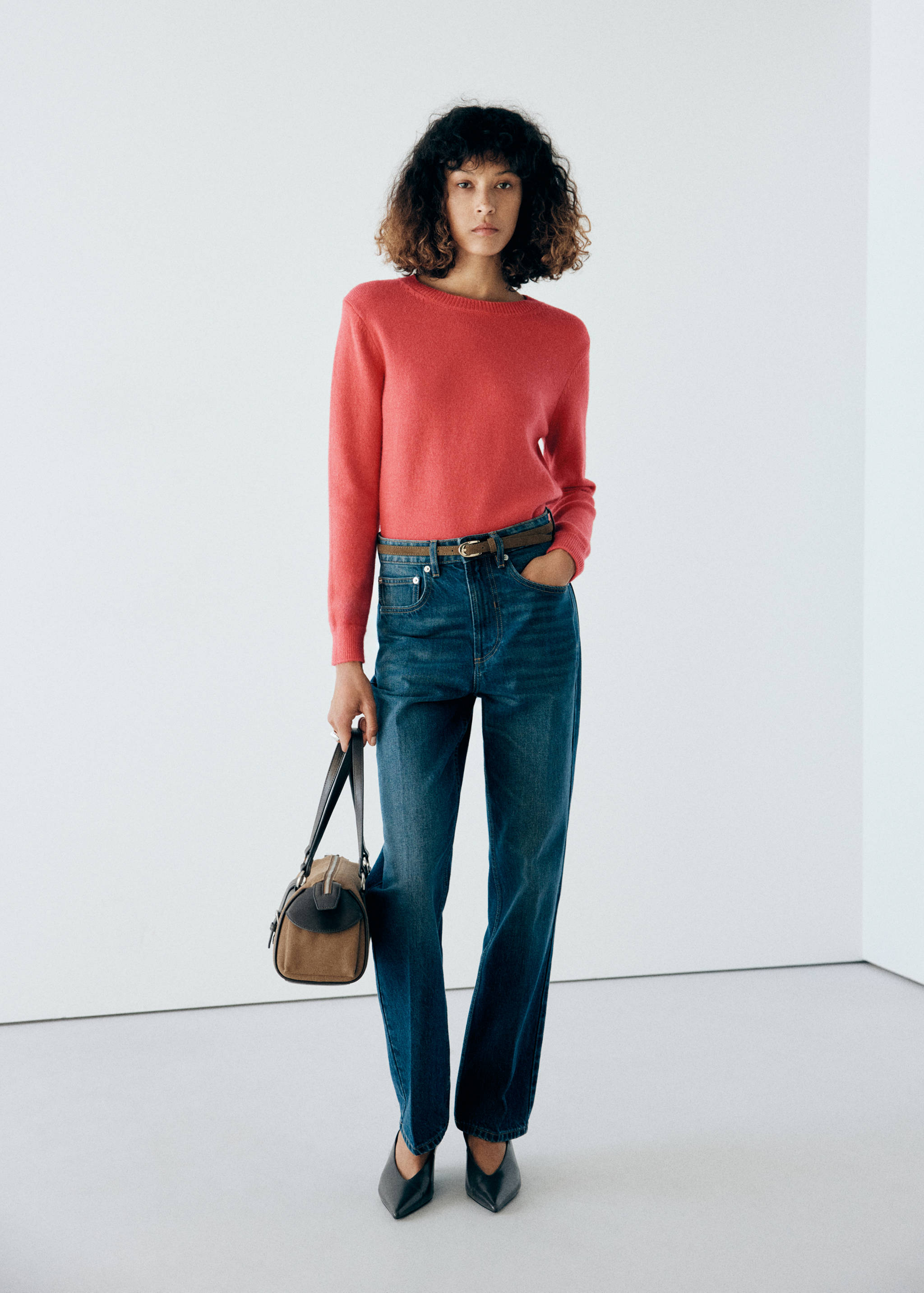 Round-neck knitted sweater - General plane