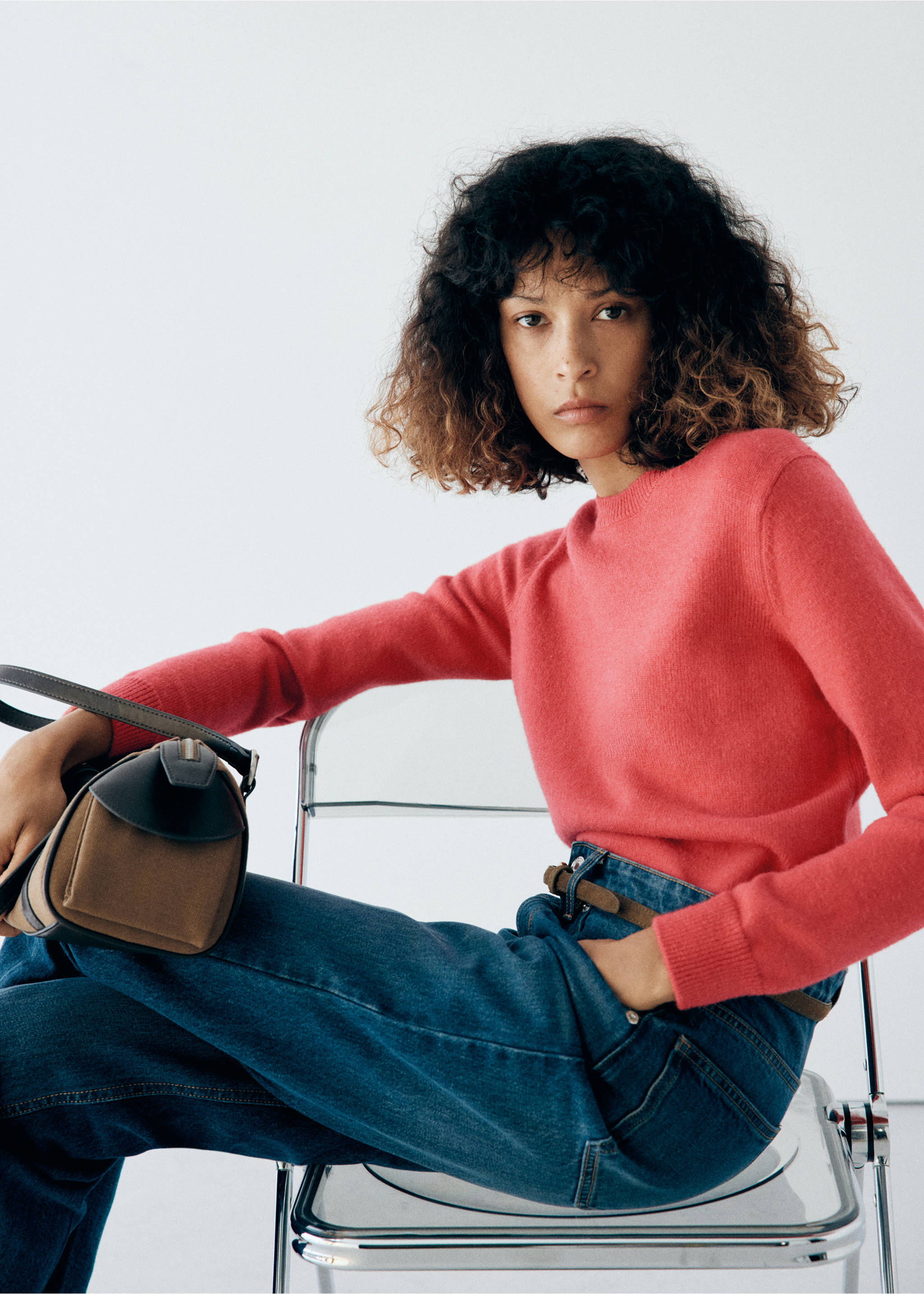 Round-neck knitted sweater - Medium plane, Coral Red. Ref: 37005886-00.