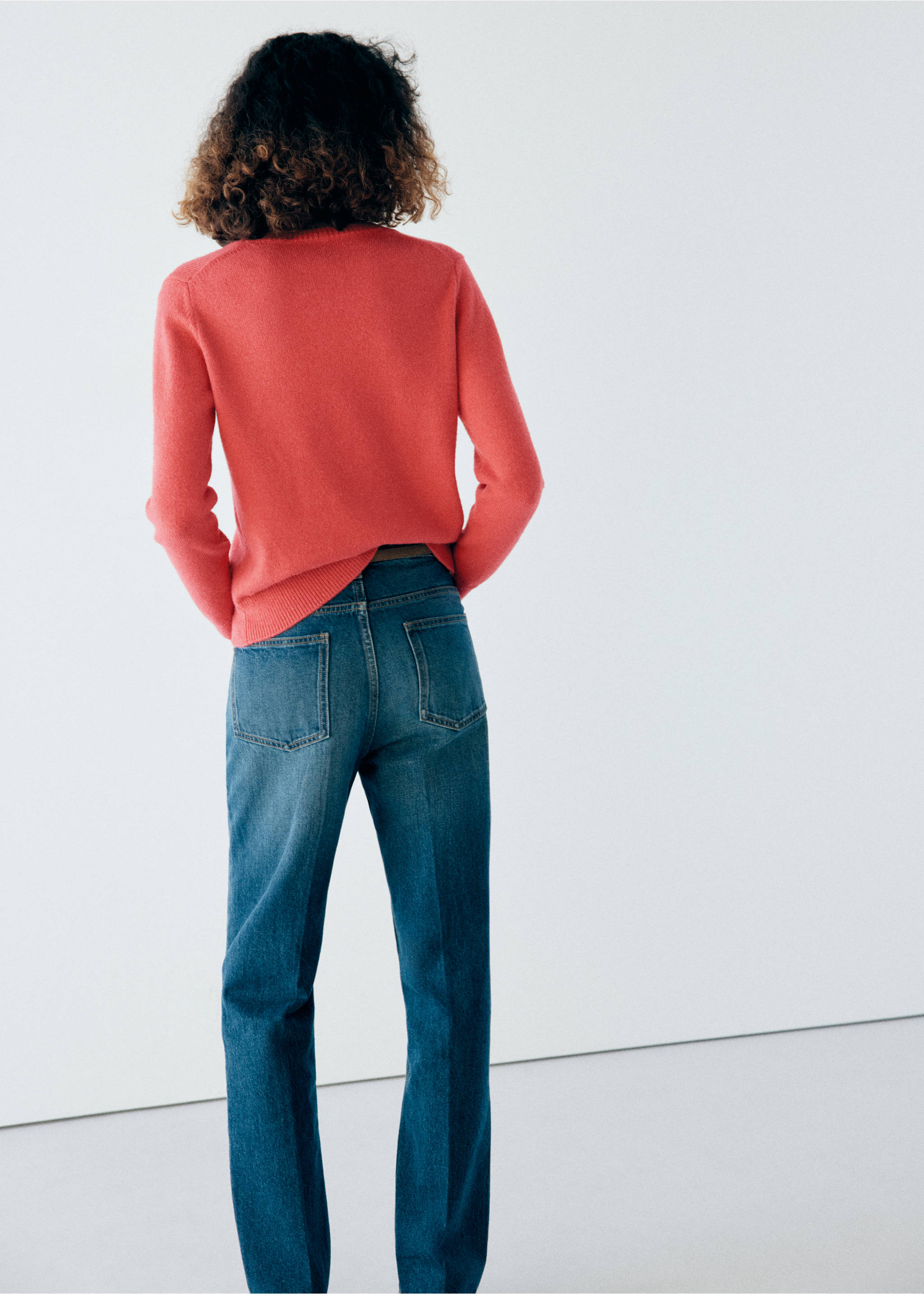 Round-neck knitted sweater - Reverse of the article, Coral Red. Ref: 37005886-00.
