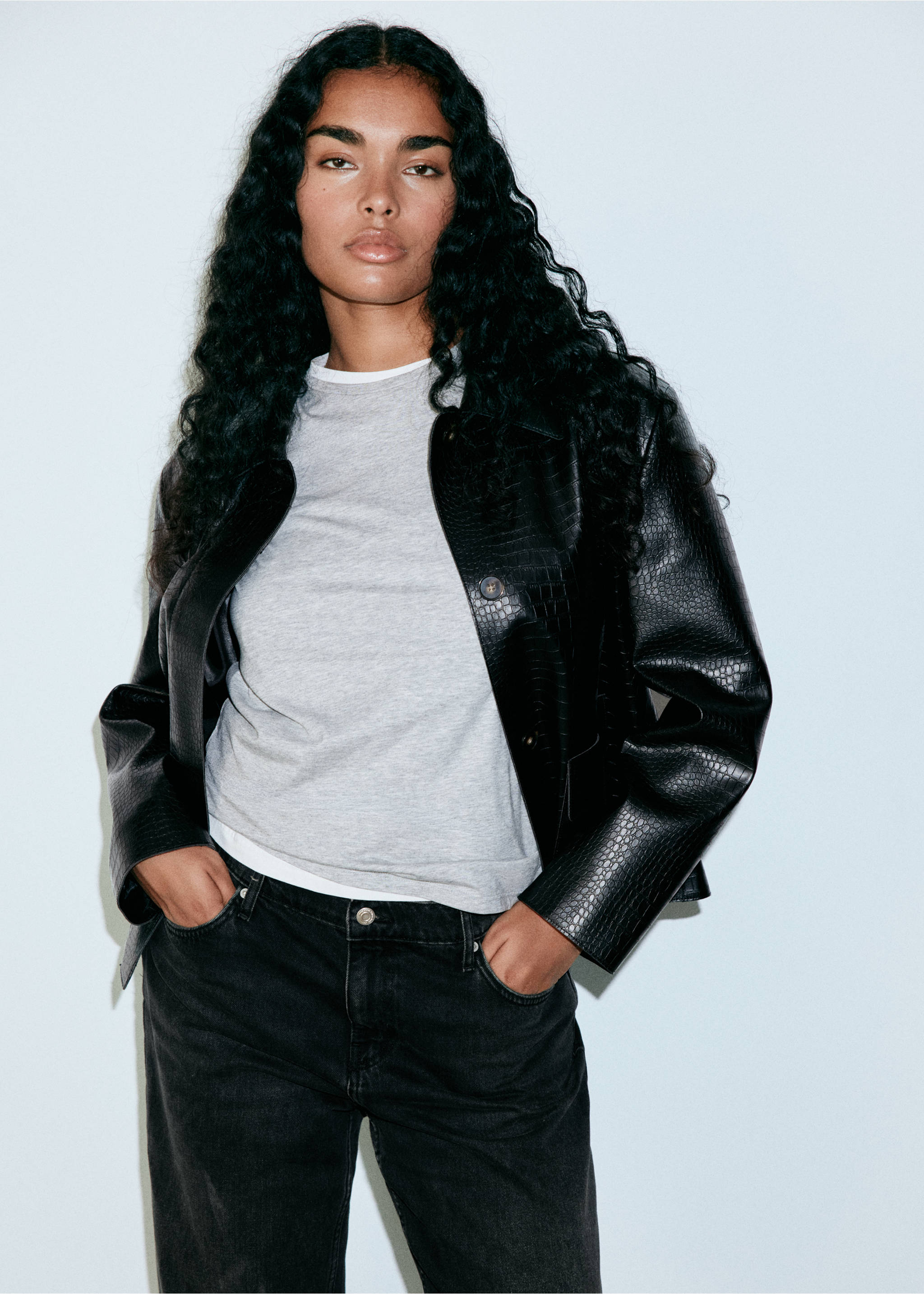 Mid-rise straight jeans - Details of the article 6, Black denim. Ref: 37005888-00.