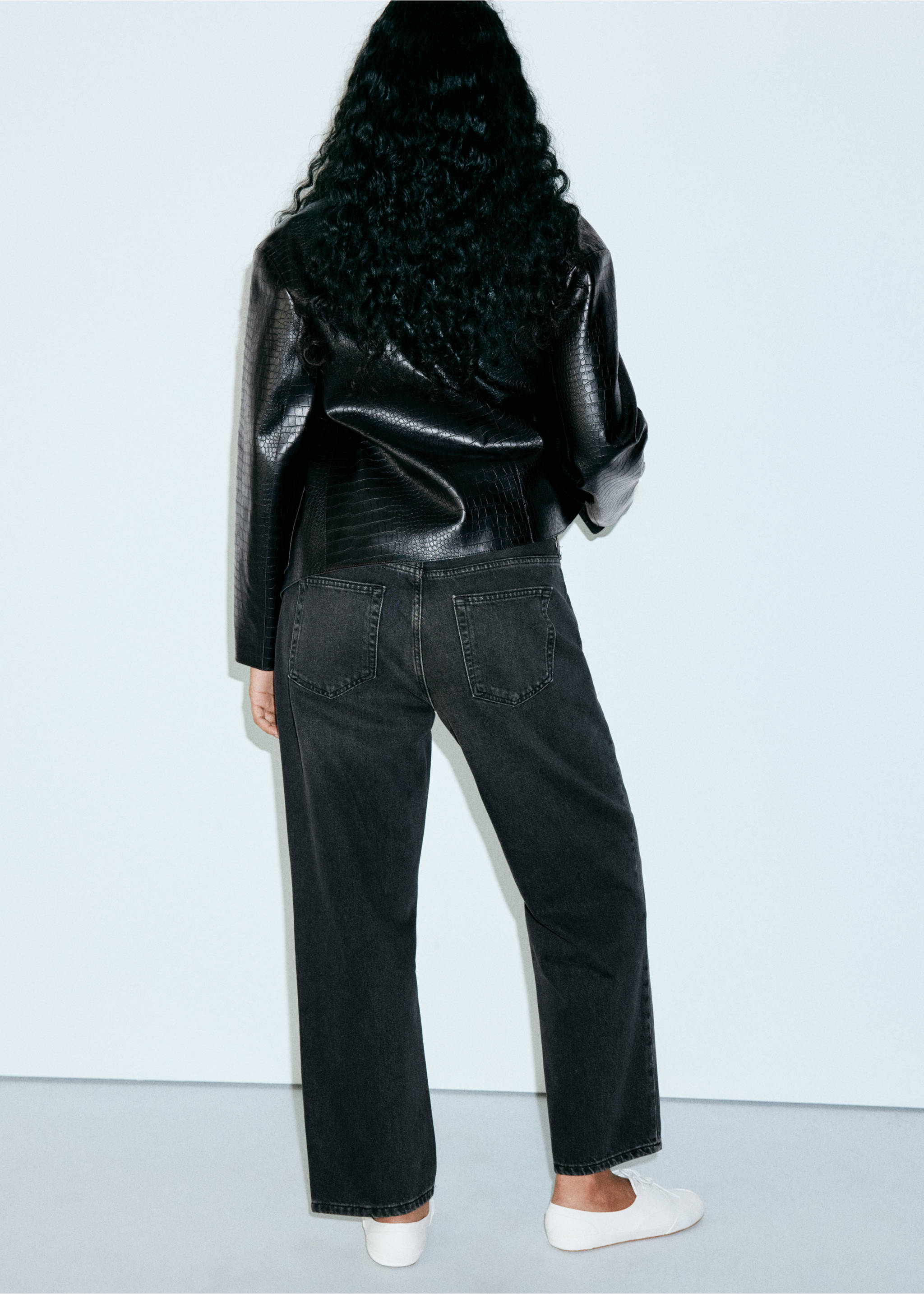 Mid-rise straight jeans - Details of the article 4, Black denim. Ref: 37005888-00.
