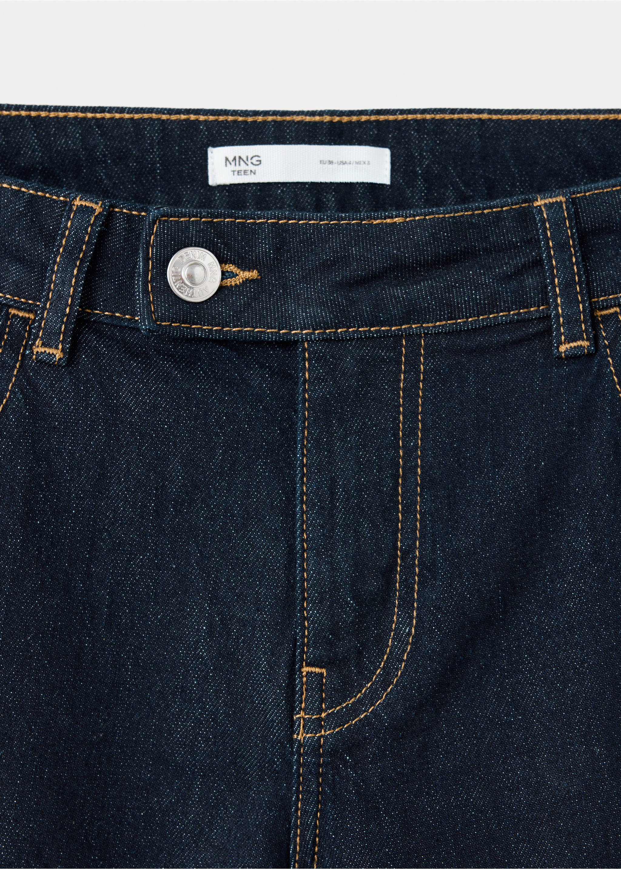 Low-rise jeans with turned-up cuffs - Details of the article 8, Open Blue. Ref: 37005890-00.