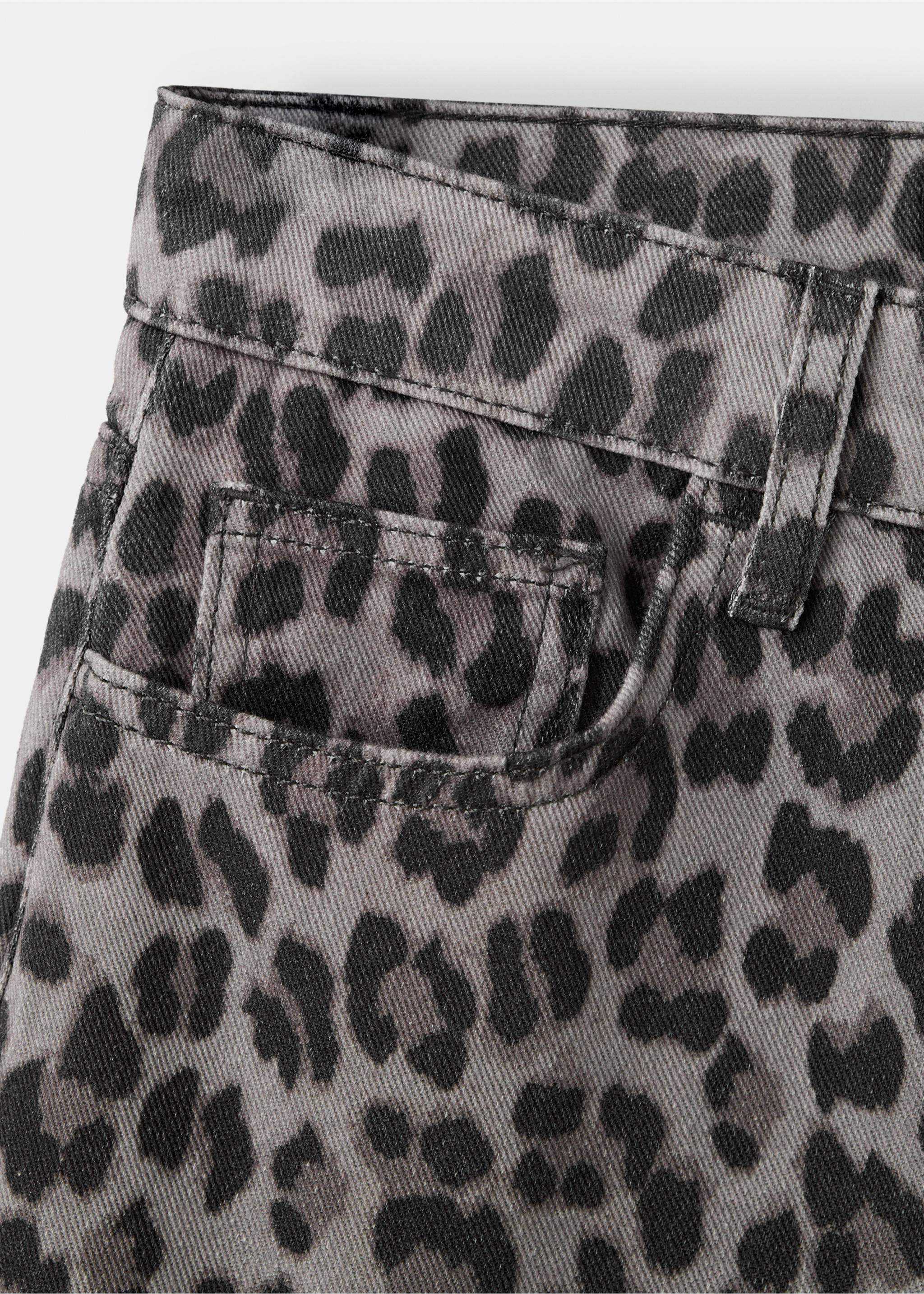 Jean droit léopard - Détail de l'article 8, Gris denim. Ref: 37005900-00.