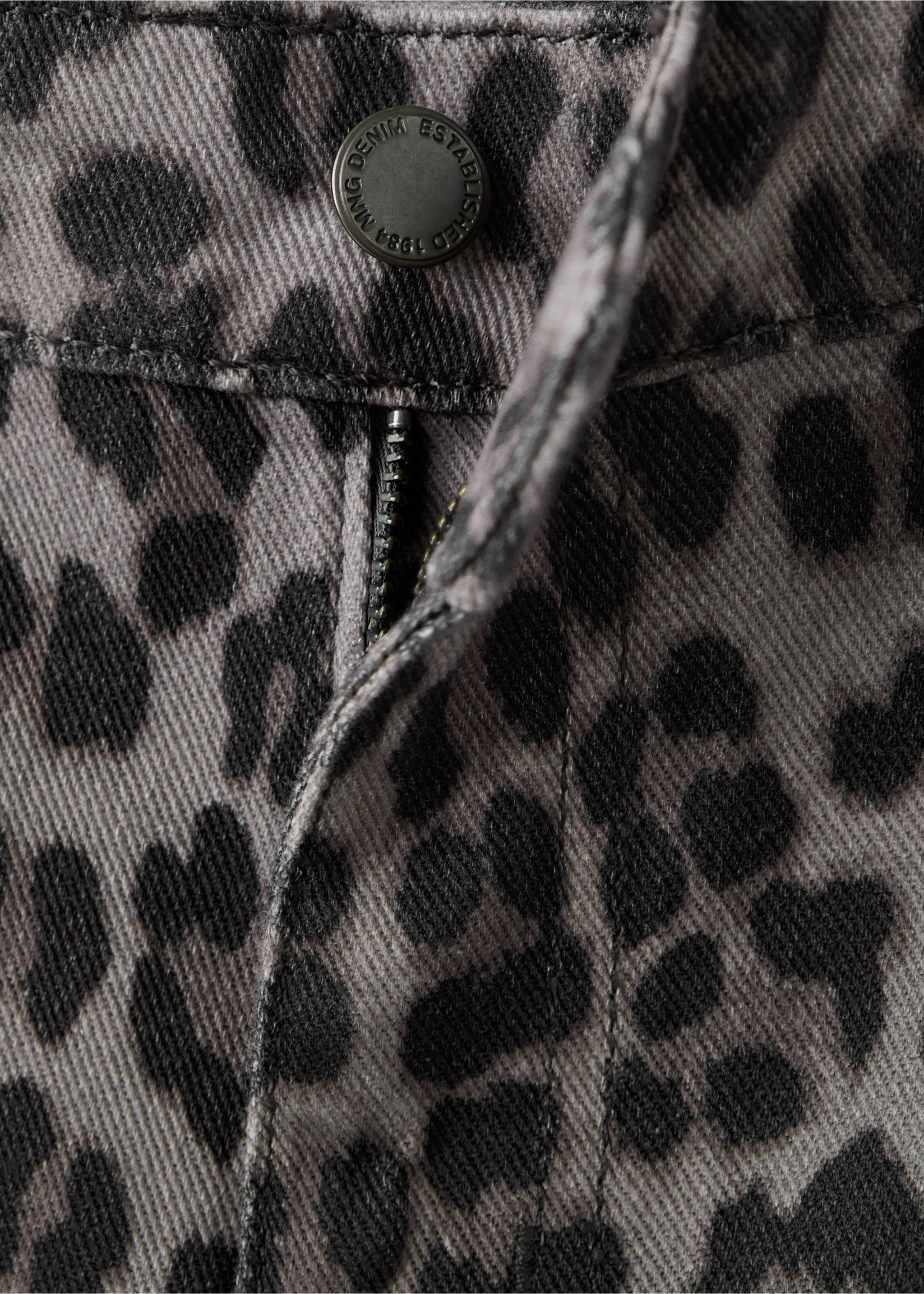 Jean droit léopard - Détail de l'article 0, Gris denim. Ref: 37005900-00.