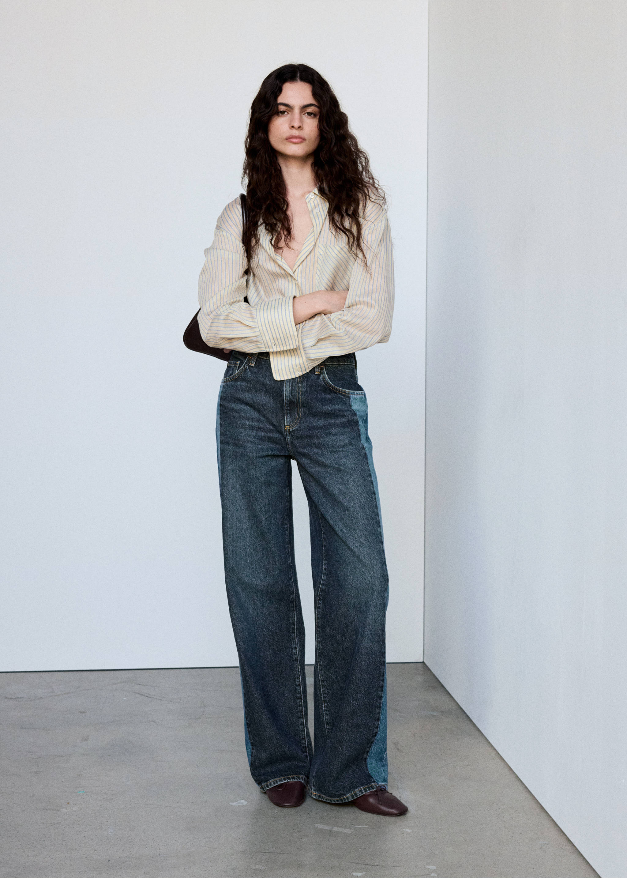Jean wide leg avec détail contrastant - Plan général, Bleu foncé. Ref: 37005901-00.