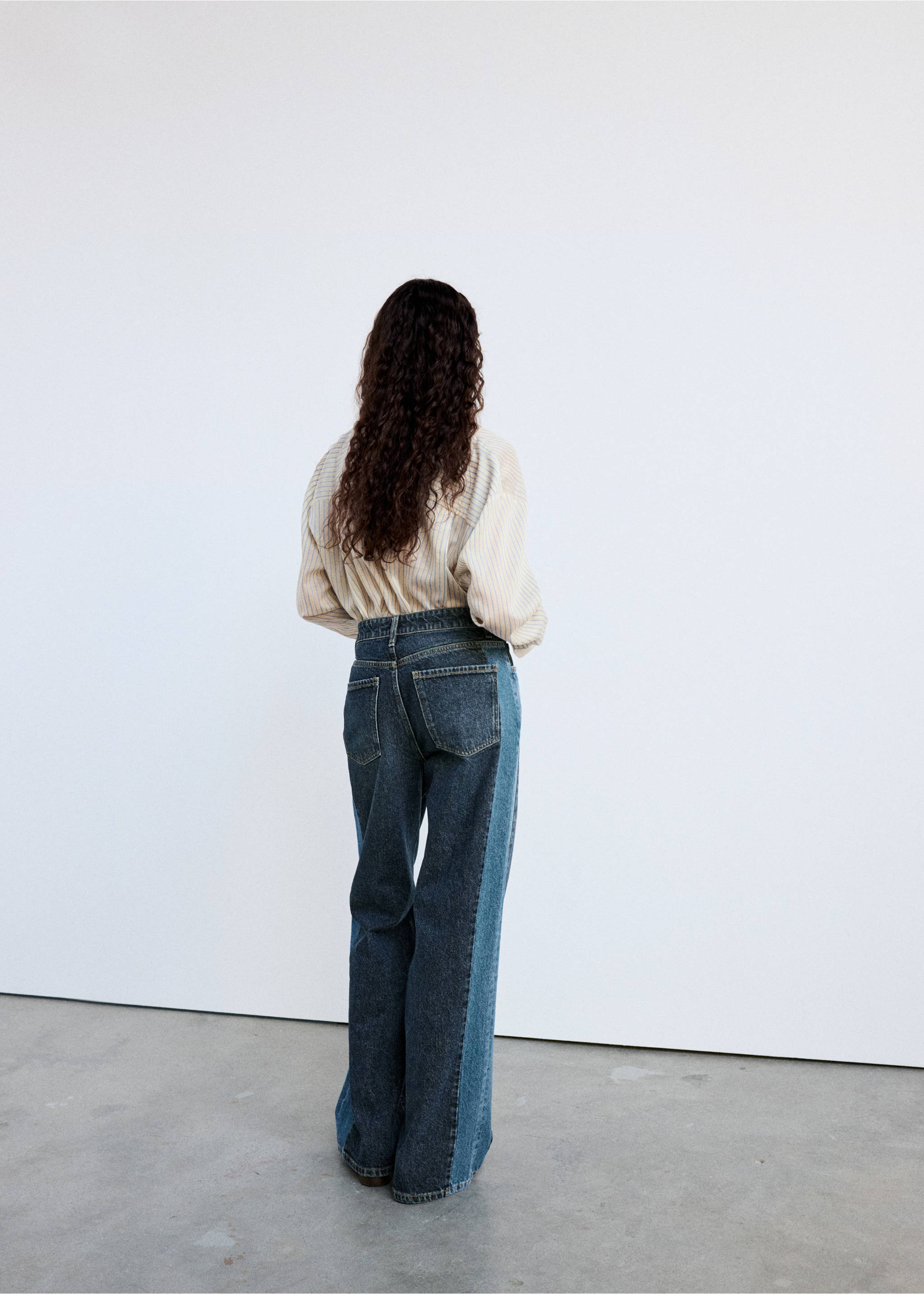 Jean wide leg avec détail contrastant - Verso de l’article, Bleu foncé. Ref: 37005901-00.