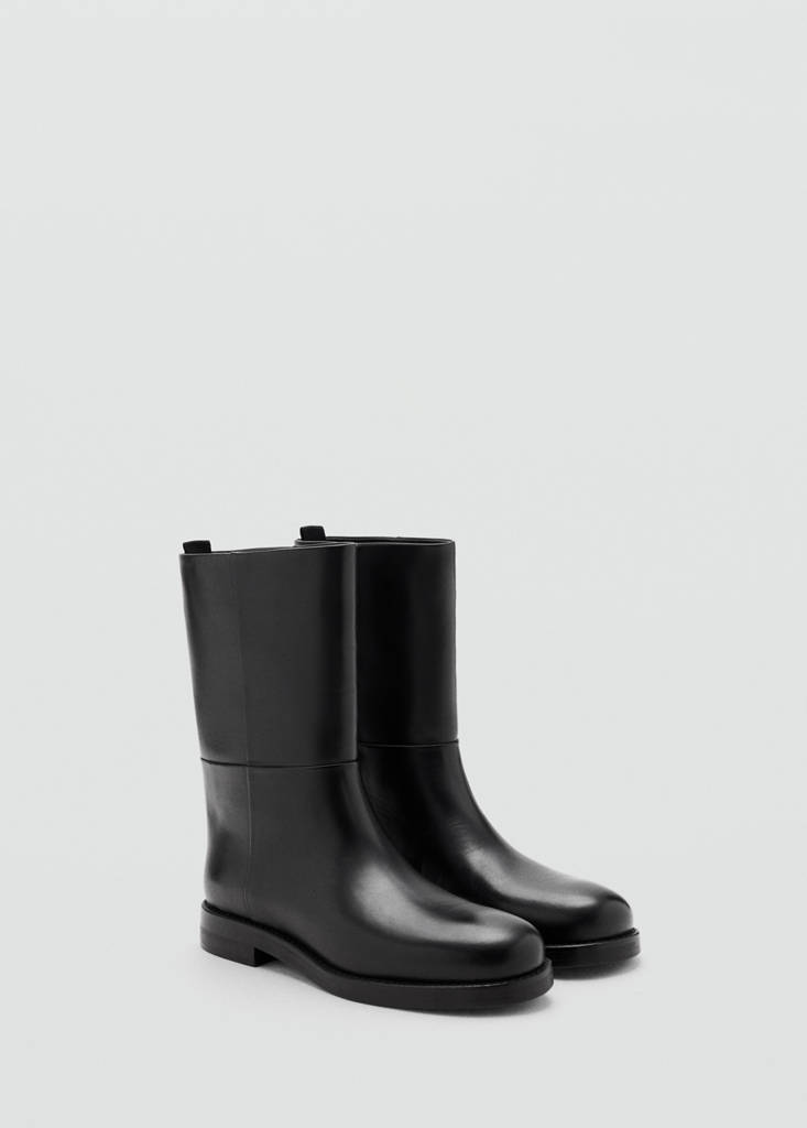Rounded toe leather ankle boots — Black