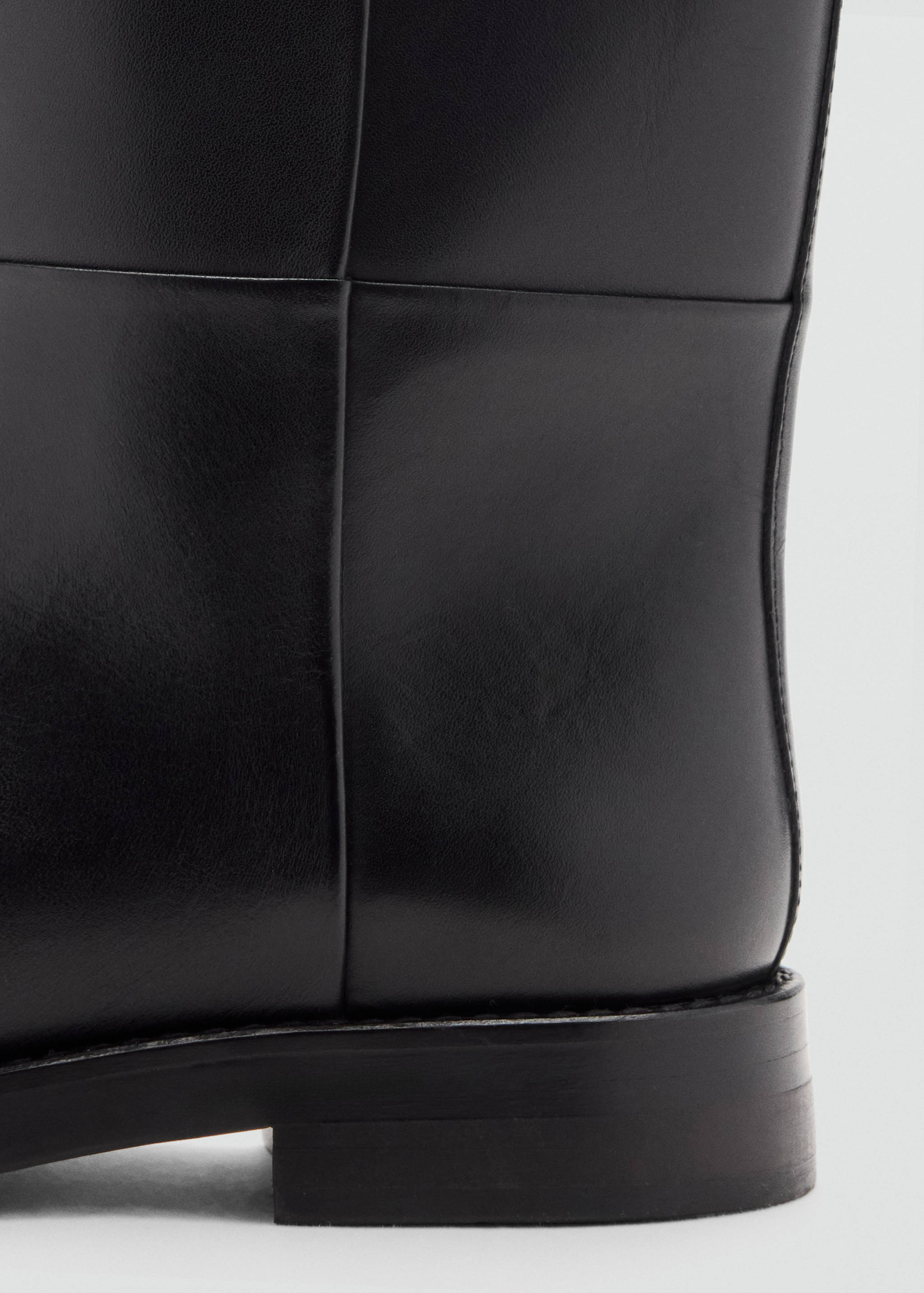 Rounded toe leather ankle boots - Details of the article 1