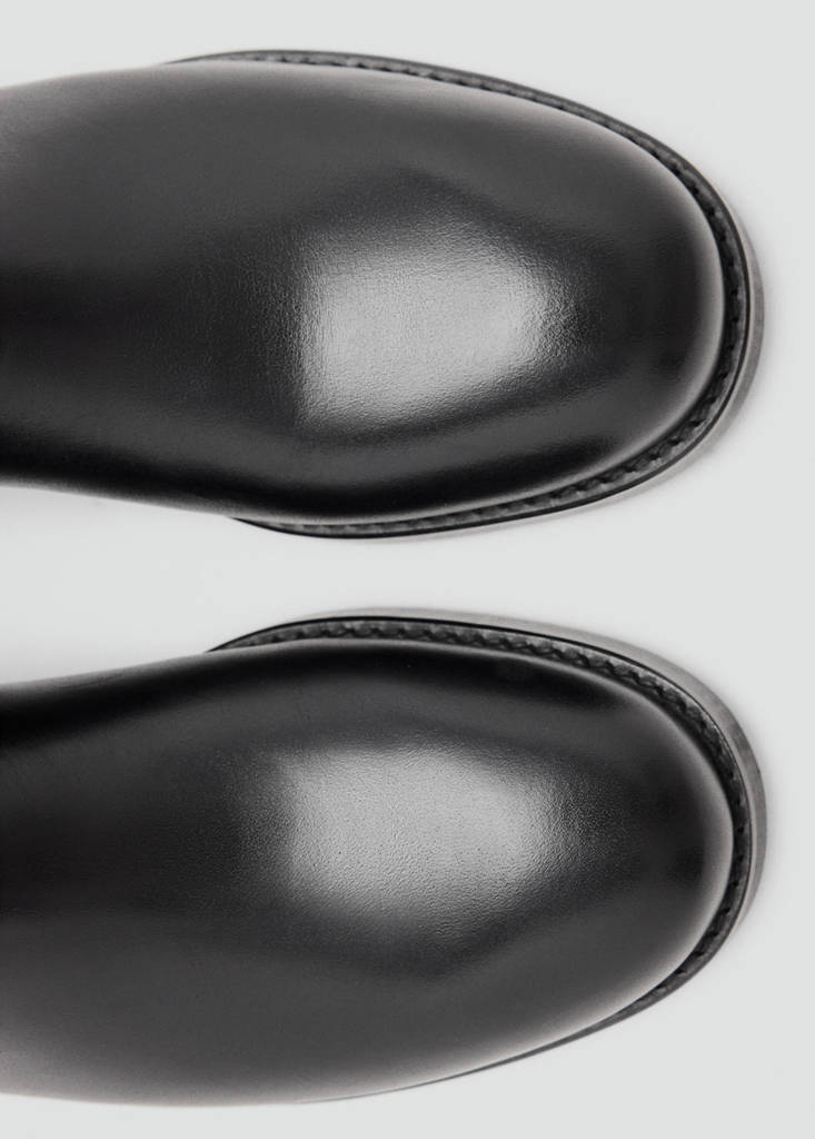 Rounded toe leather ankle boots — Black