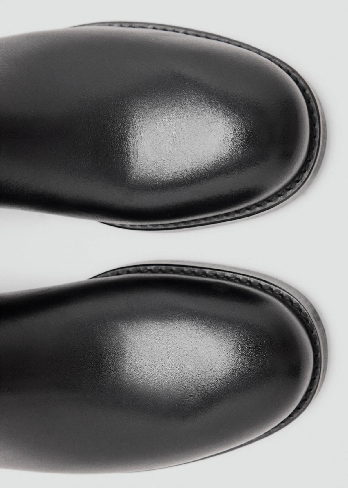 Rounded toe leather ankle boots — Black