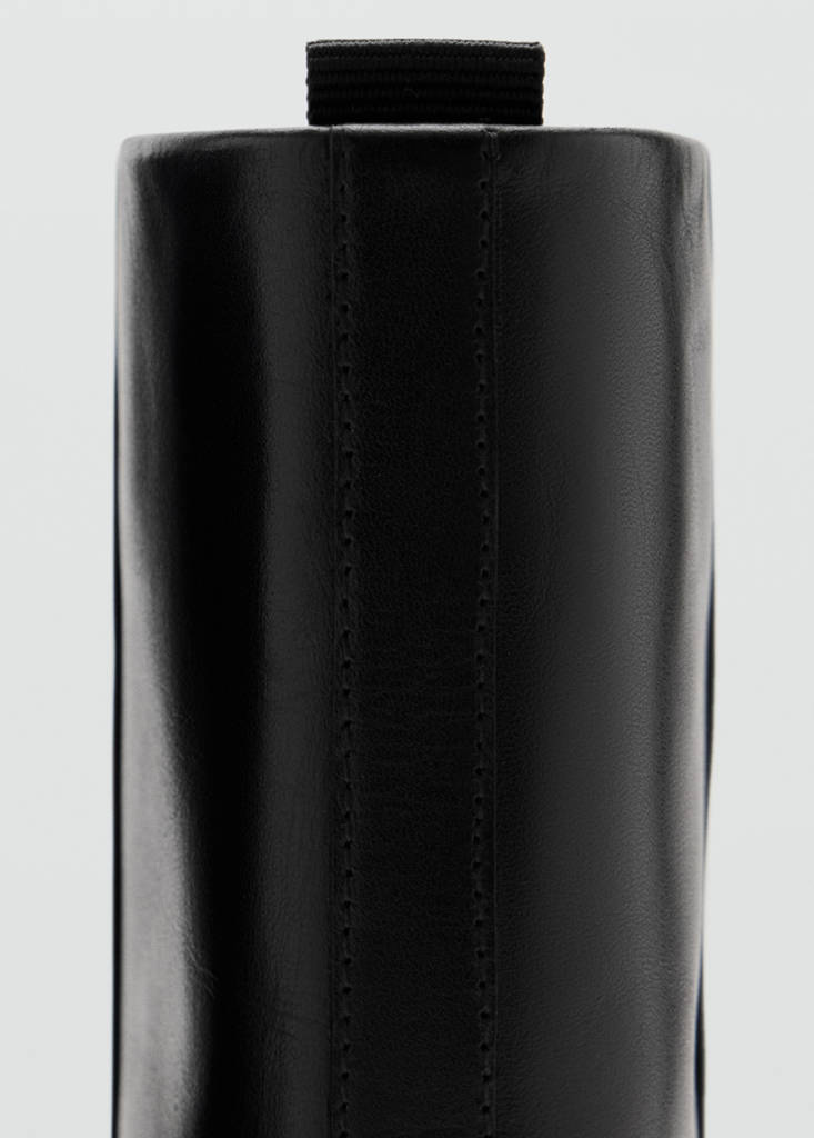 Rounded toe leather ankle boots — Black