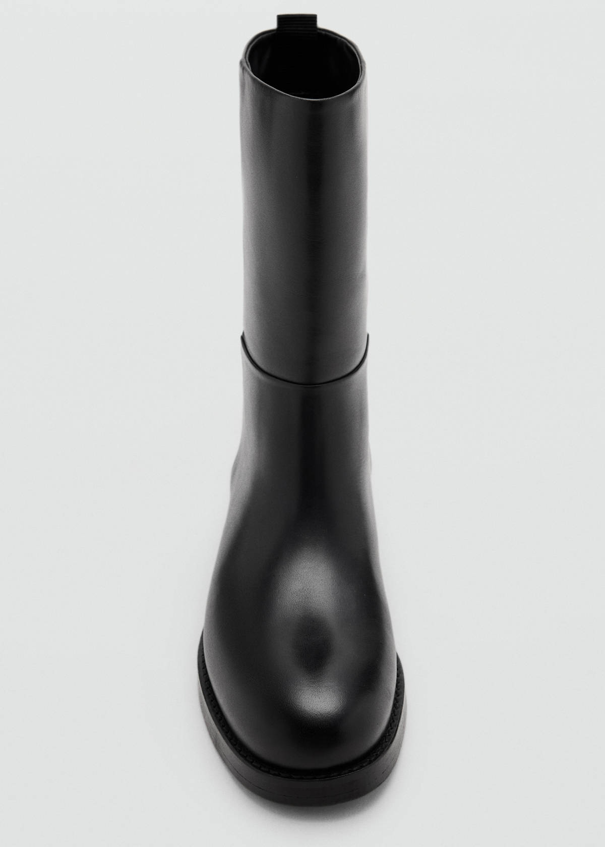 Rounded toe leather ankle boots — Black