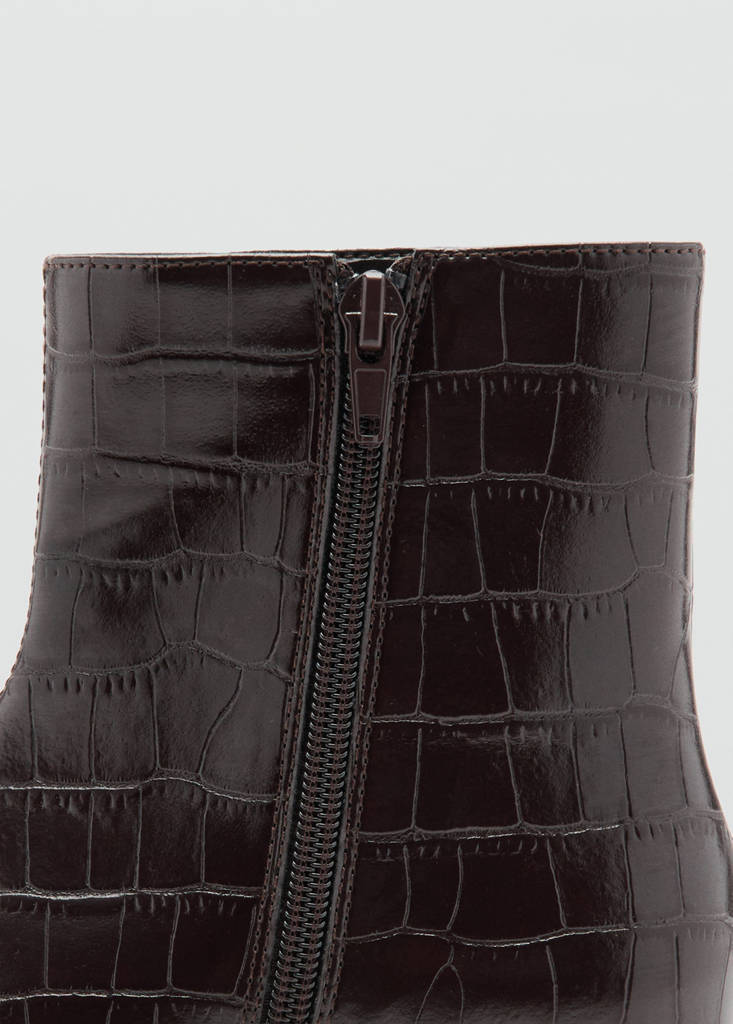 Kitten heel pointed-toe ankle boot — Burgundy