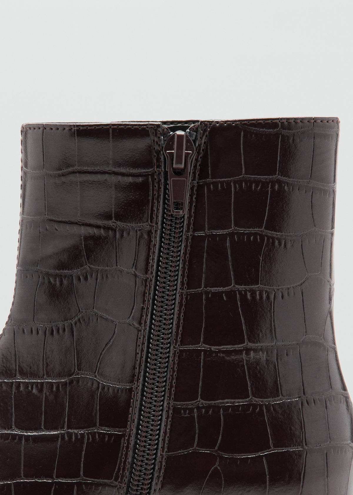 Kitten heel pointed-toe ankle boot — Burgundy