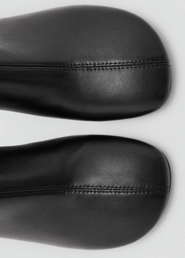 Round-toe leather heeled ankle boots — Black