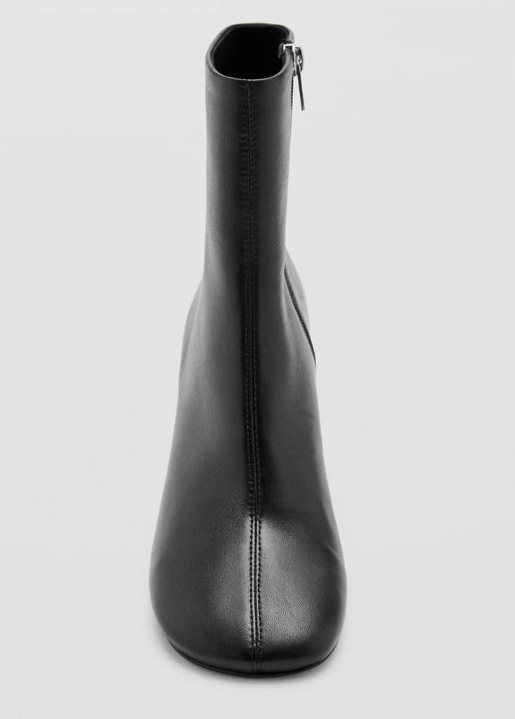Round-toe leather heeled ankle boots — Black