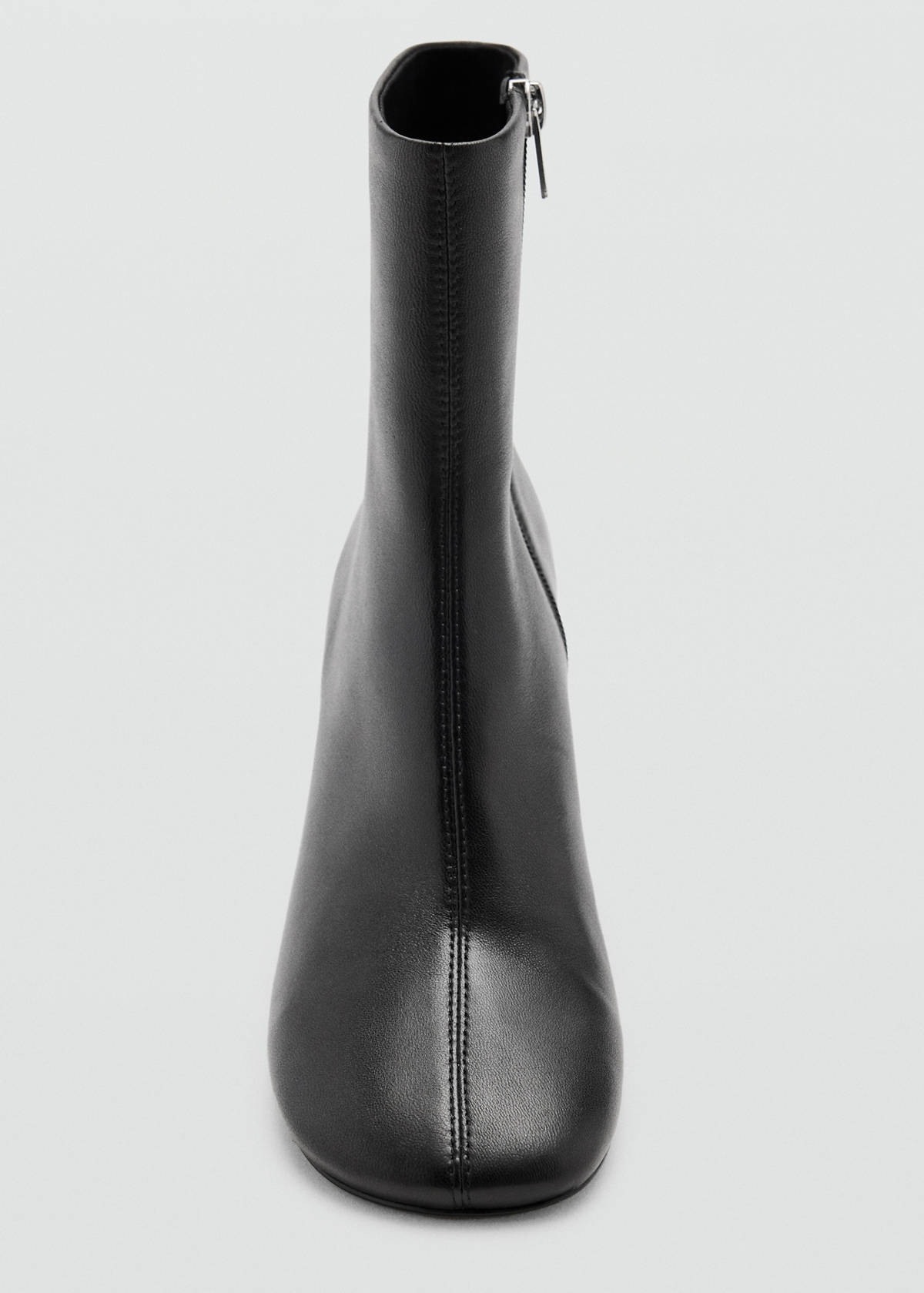 Leather round-toe heeled ankle boot — Black