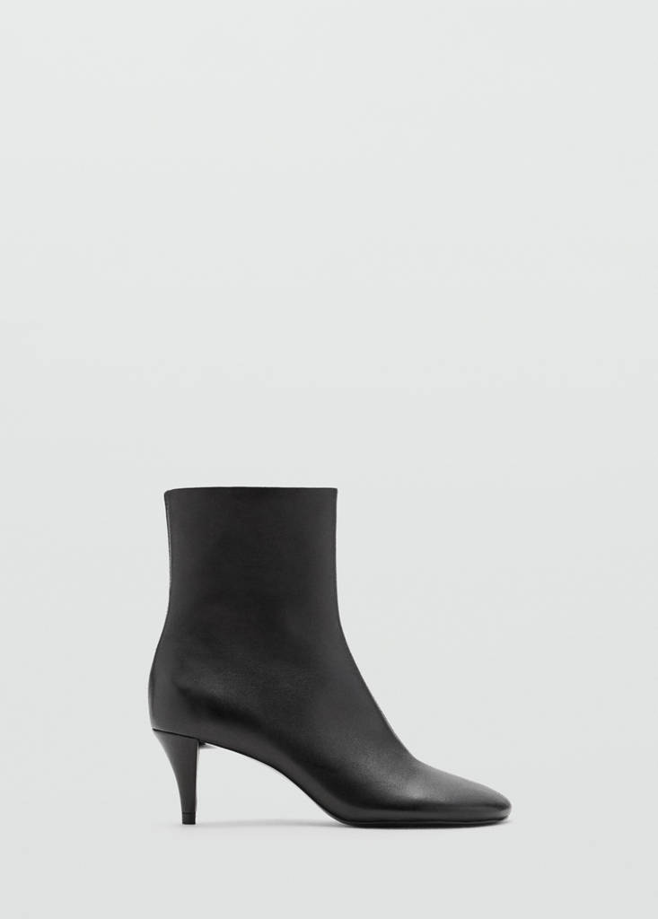 Round-toe leather heeled ankle boots — Black