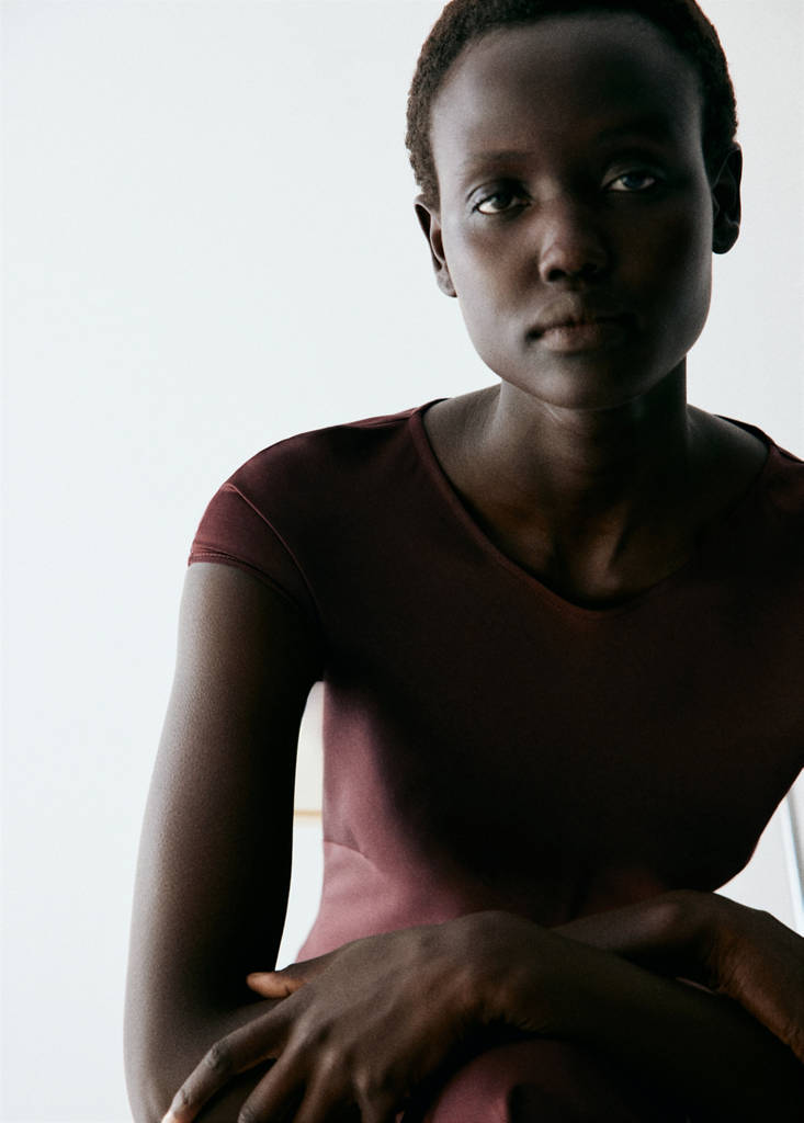 Midi dress with a round neck — Brown