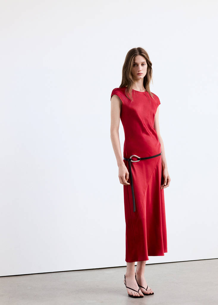 Midi dress with a round neck — Red