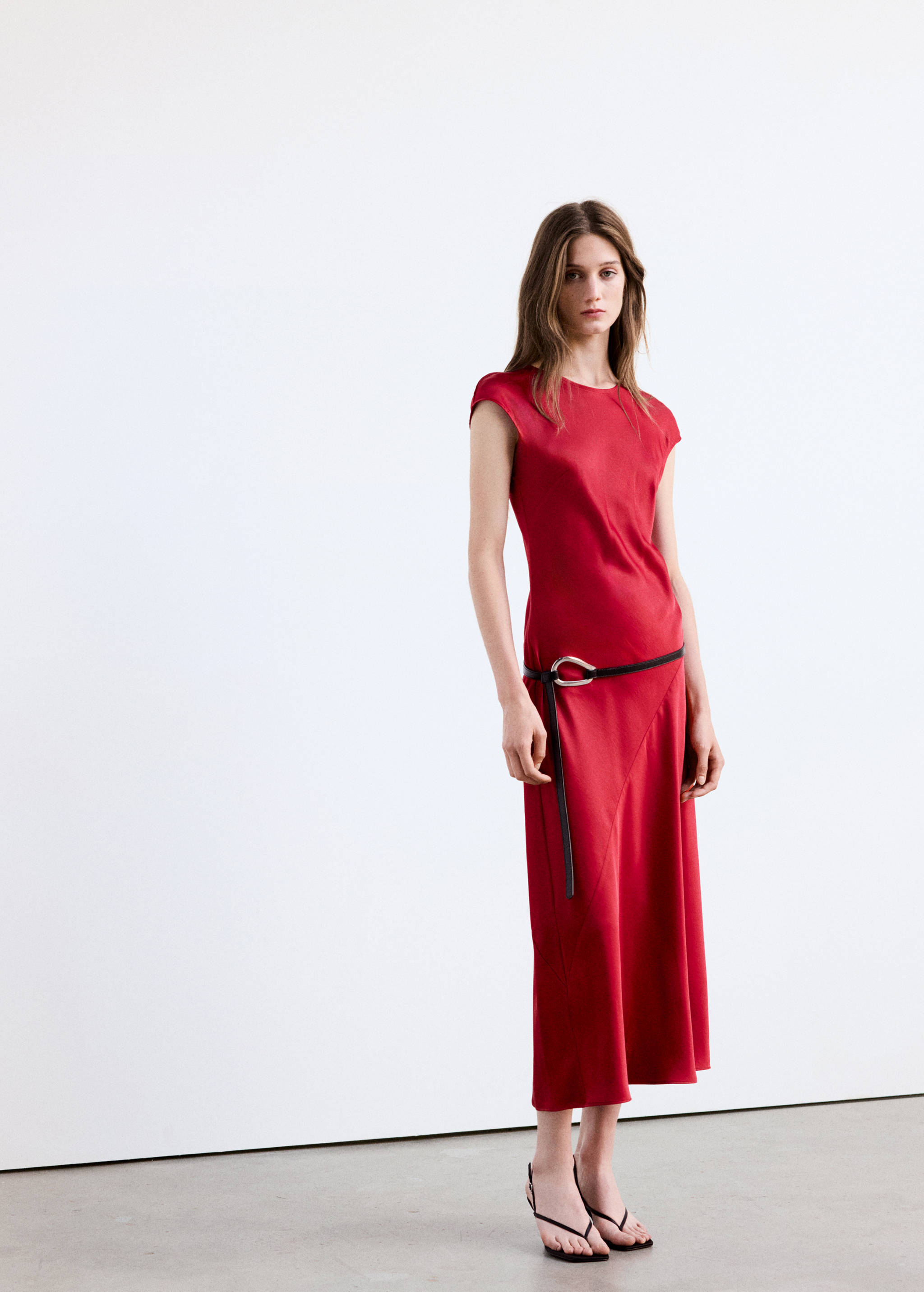 Midi dress with a round neck - General plane